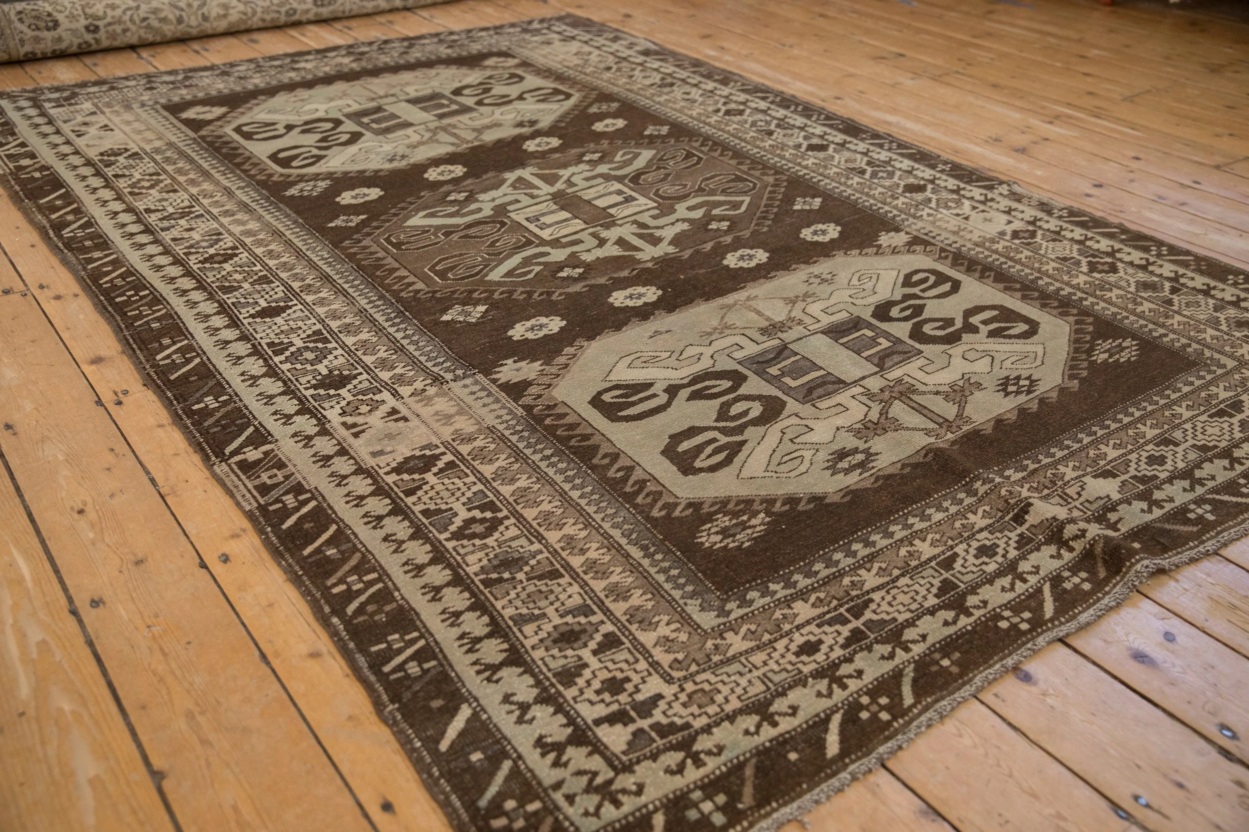 5.5x8.5 Vintage Distressed Kars Carpet - Image 5