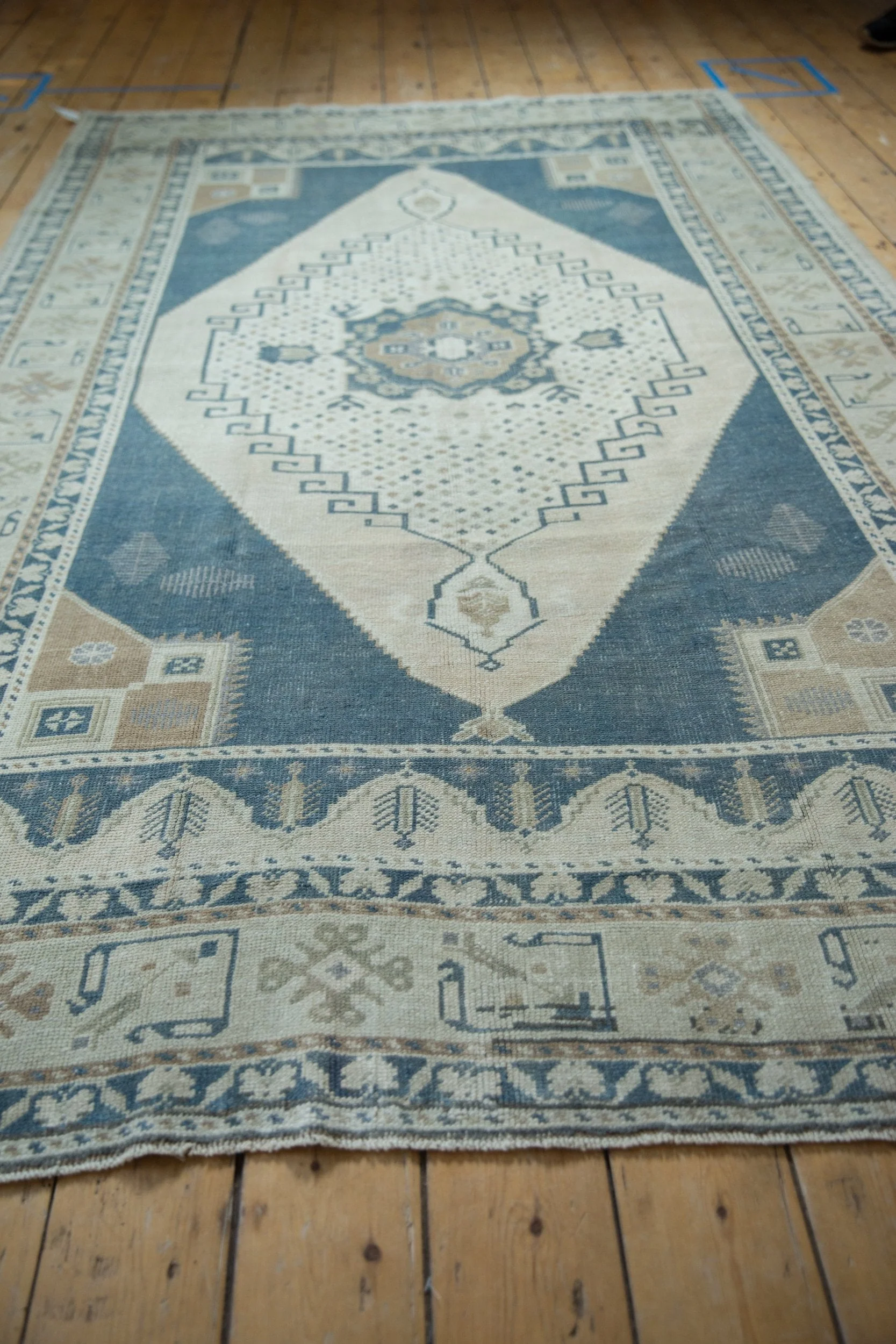 5.5x9.5 Vintage Distressed Oushak Carpet - Image 4
