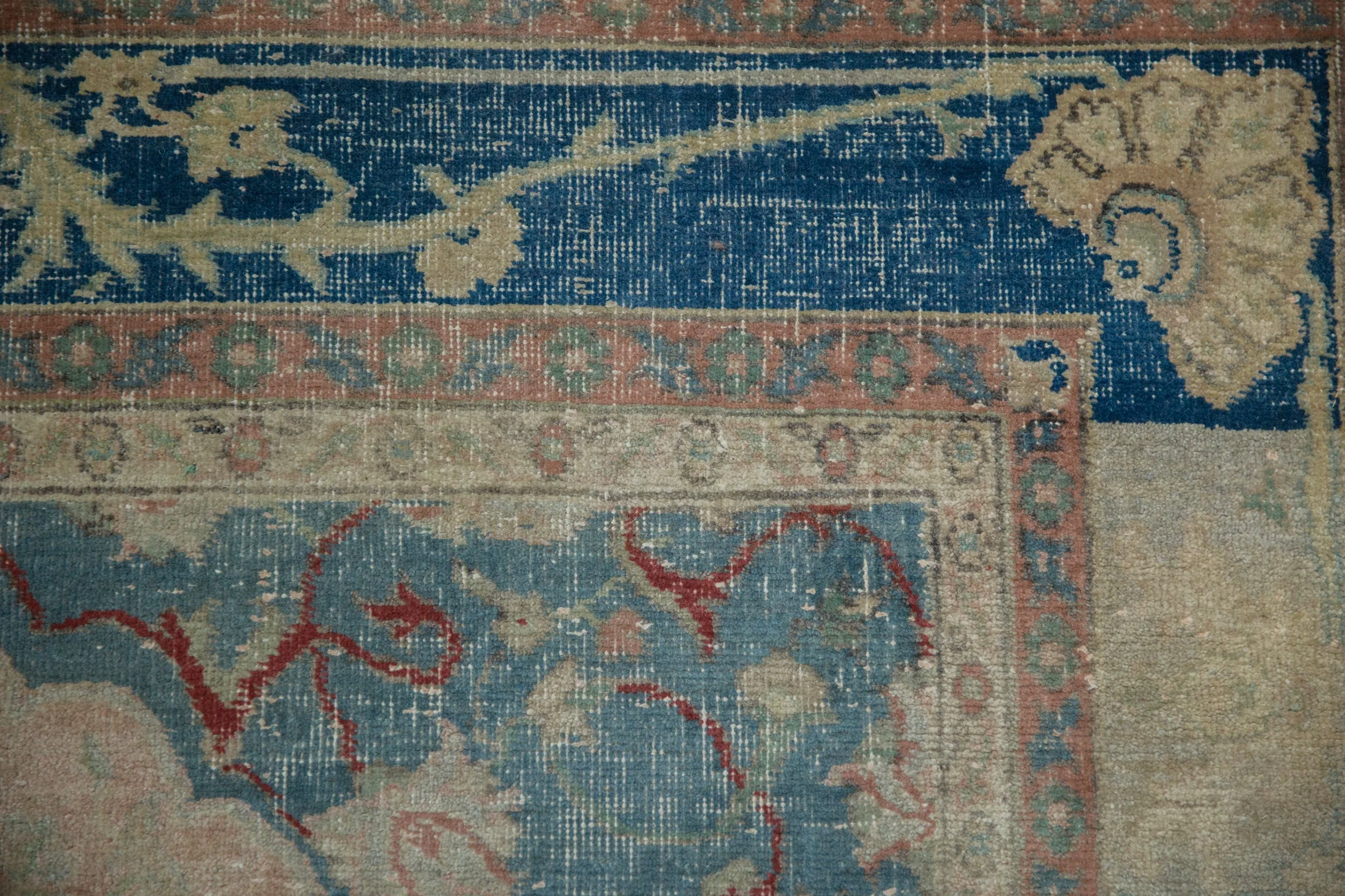 5.5x9.5 Vintage Distressed Sivas Carpet - Image 3
