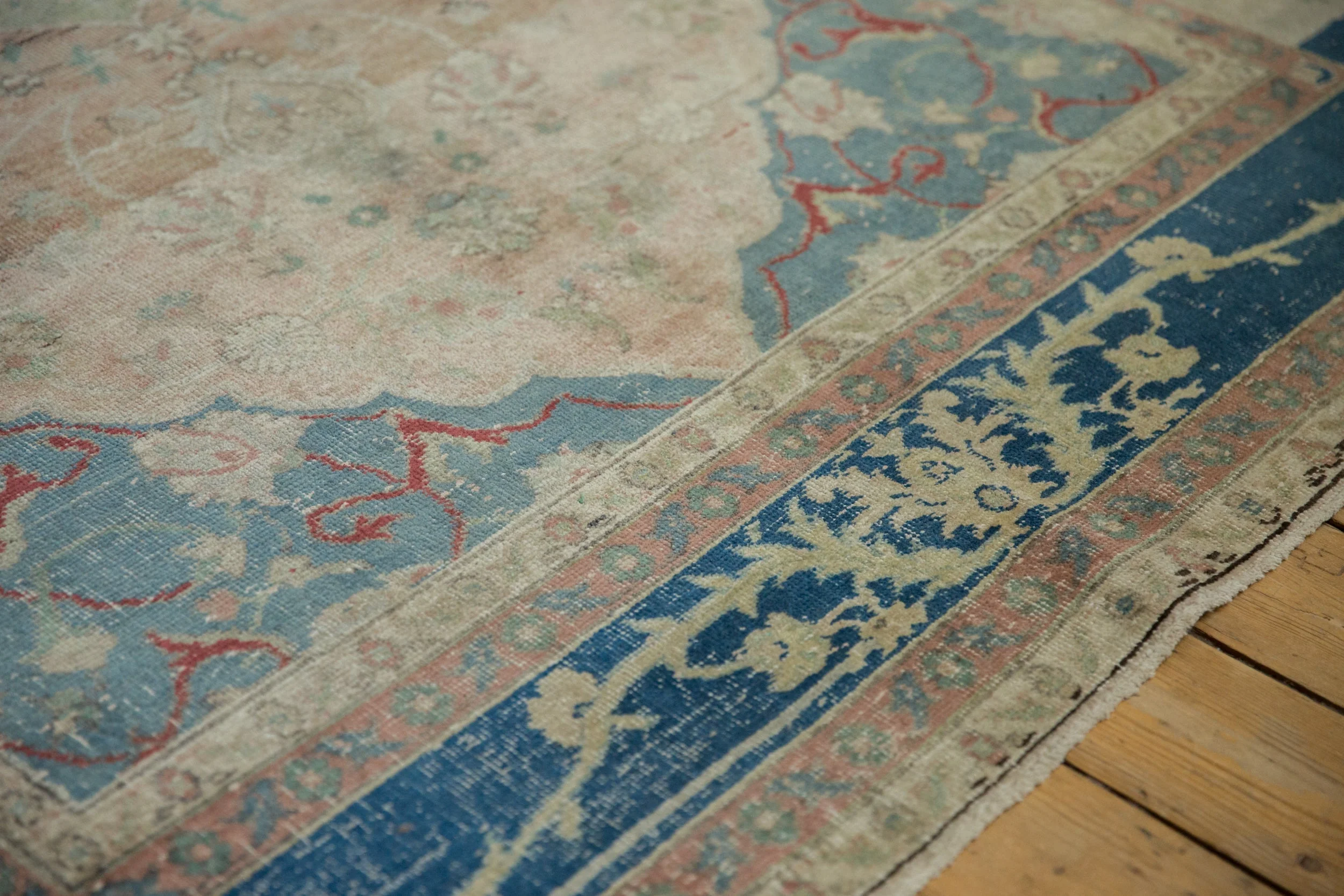 5.5x9.5 Vintage Distressed Sivas Carpet - Image 5