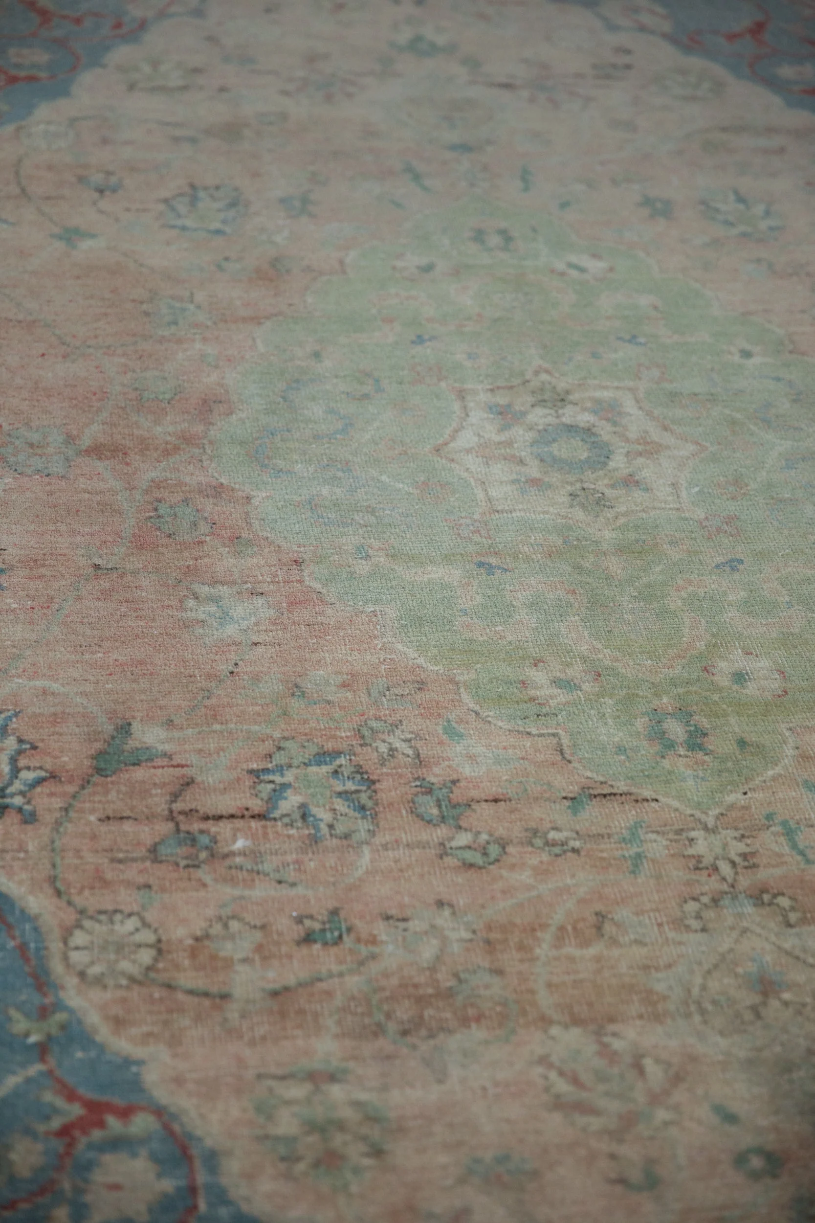 5.5x9.5 Vintage Distressed Sivas Carpet - Image 6