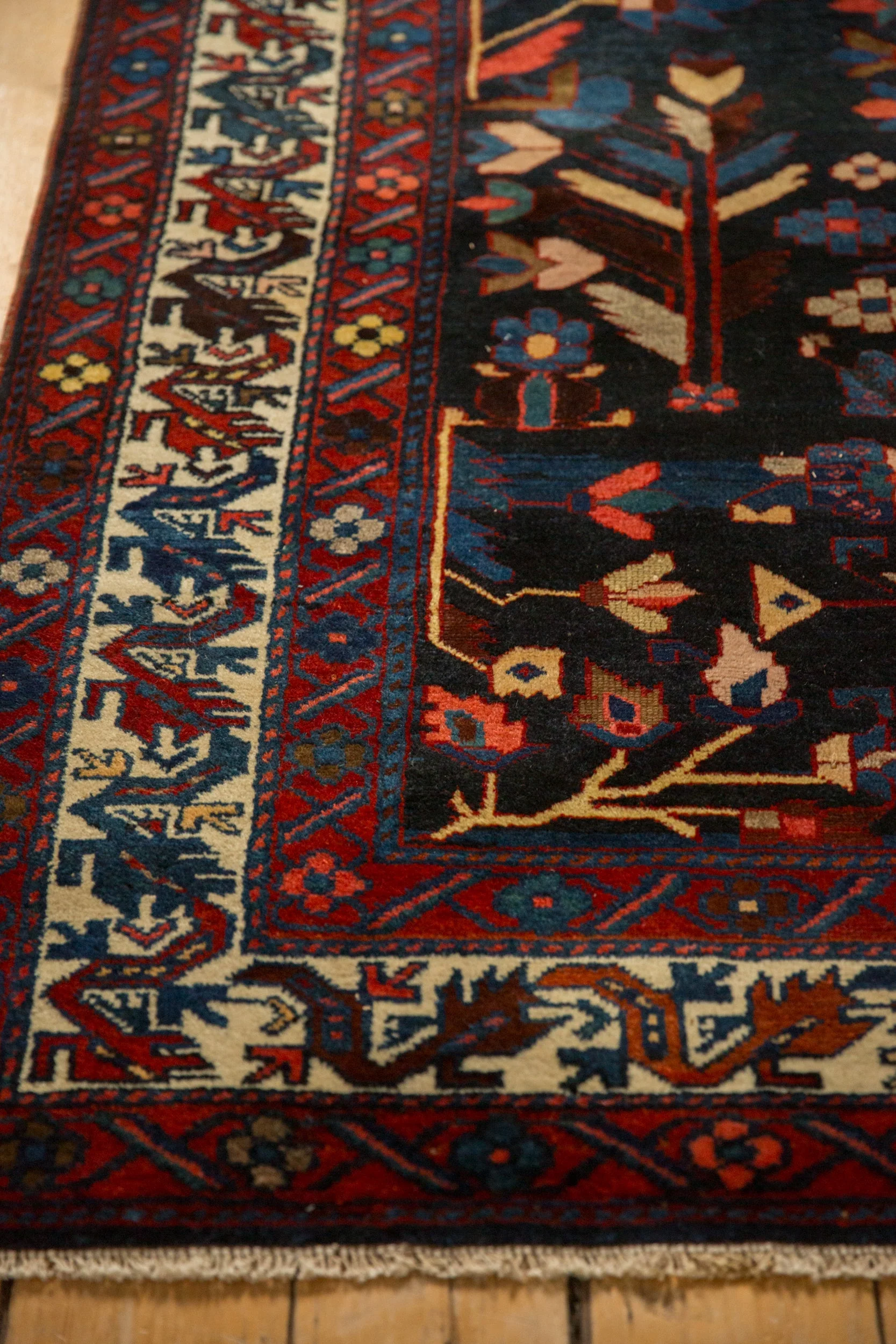 5.5x9 Vintage Bakhtiari Carpet - Image 10