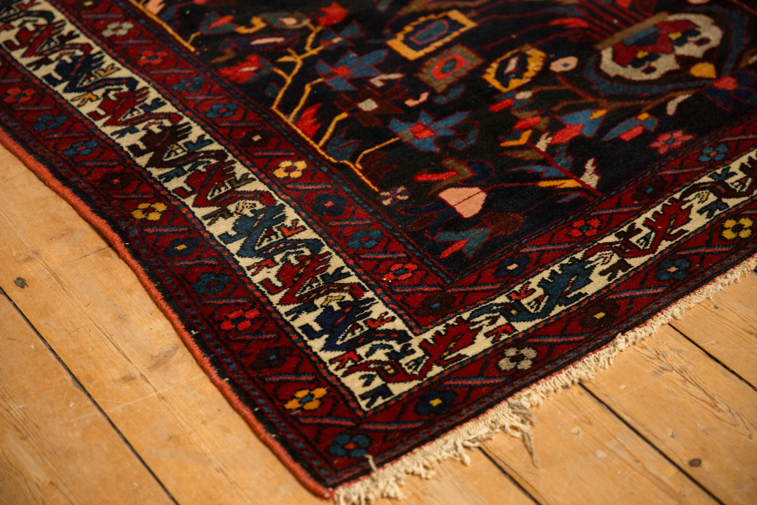 5.5x9 Vintage Bakhtiari Carpet - Image 5
