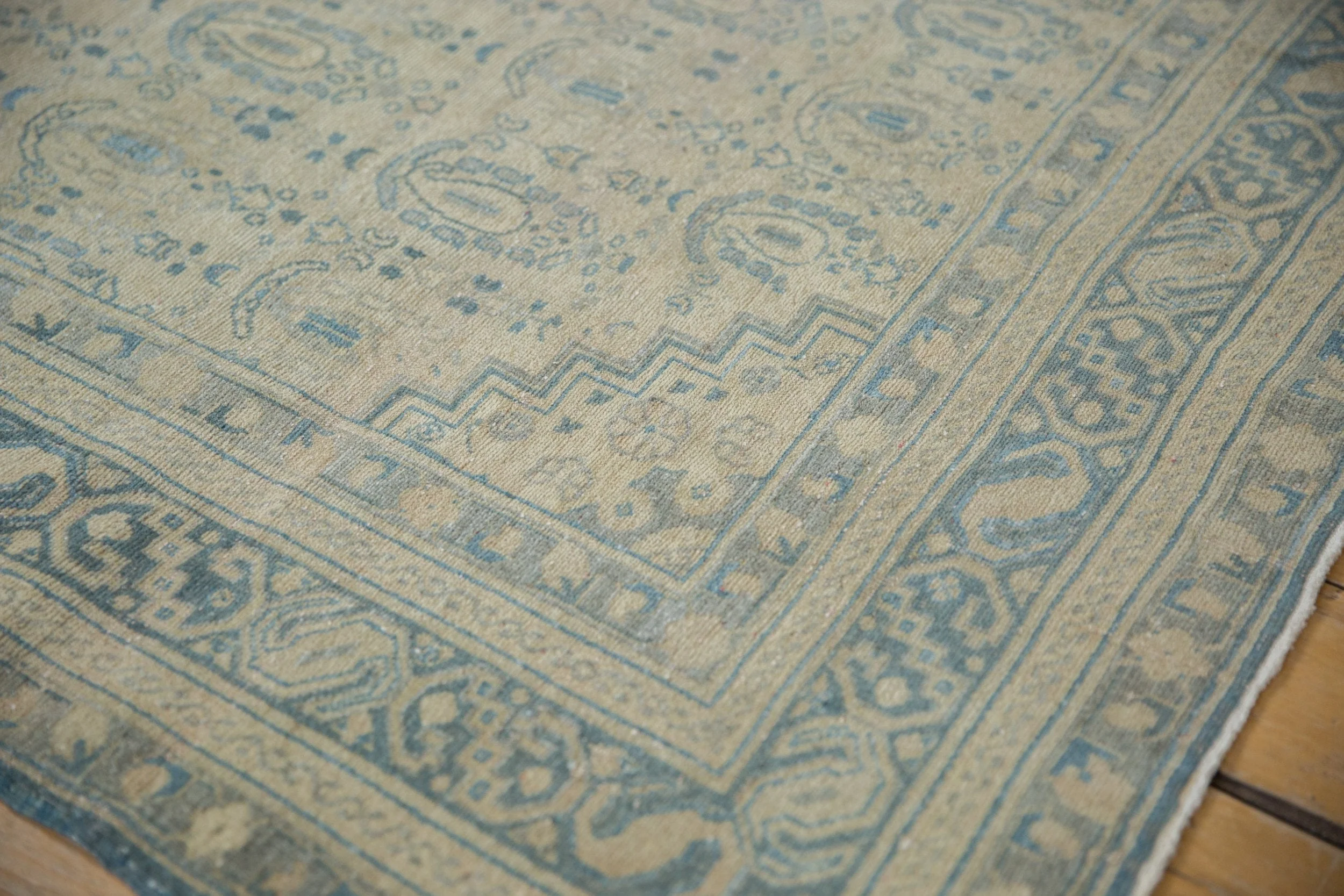 5x8.5 Vintage Distressed Sivas Carpet - Image 4