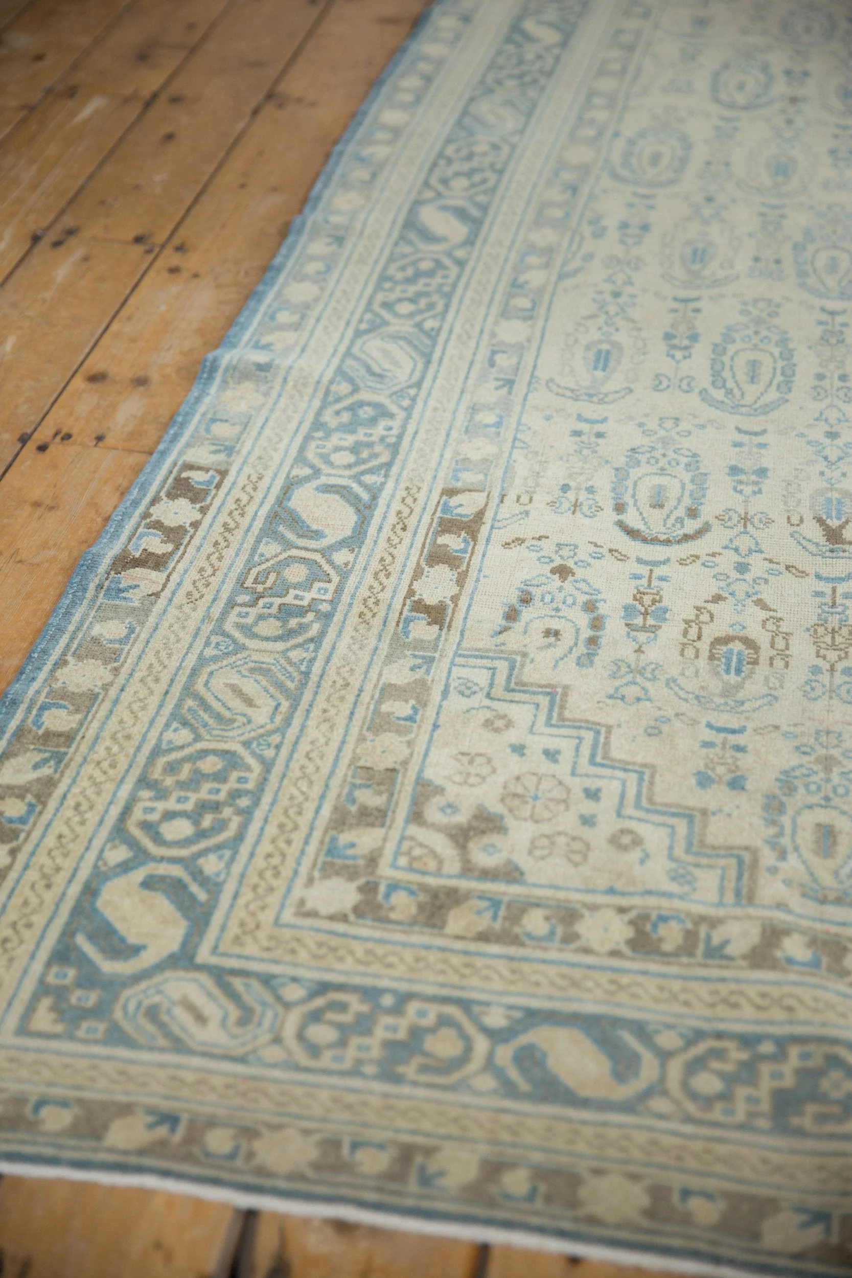 5x8.5 Vintage Distressed Sivas Carpet - Image 7