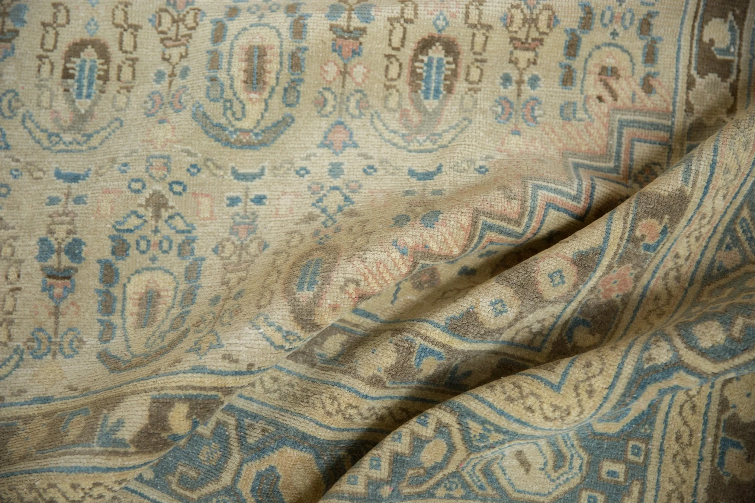 5x8.5 Vintage Distressed Sivas Carpet - Image 8