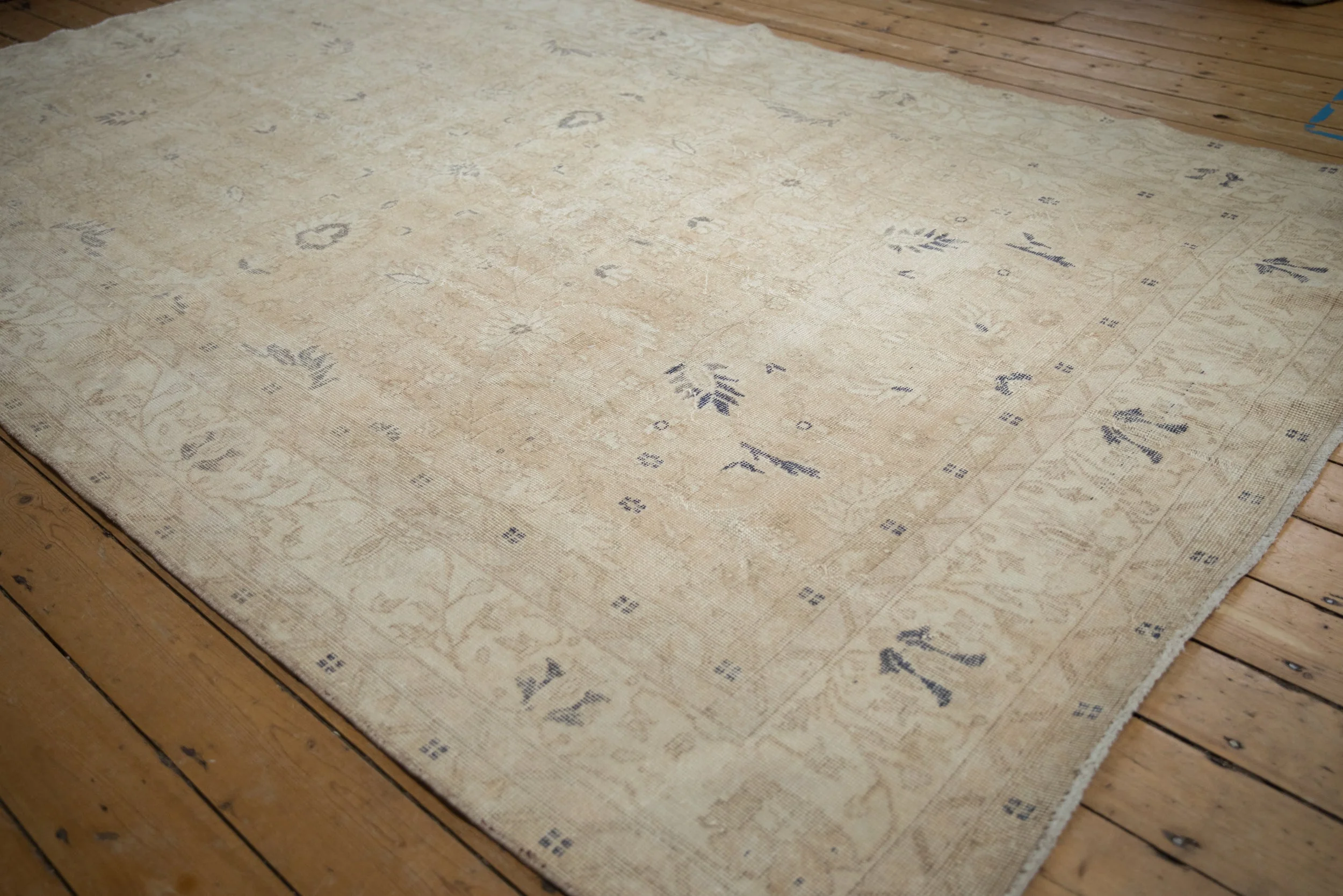 6.5x10.5 Vintage Distressed Sparta Carpet - Image 4
