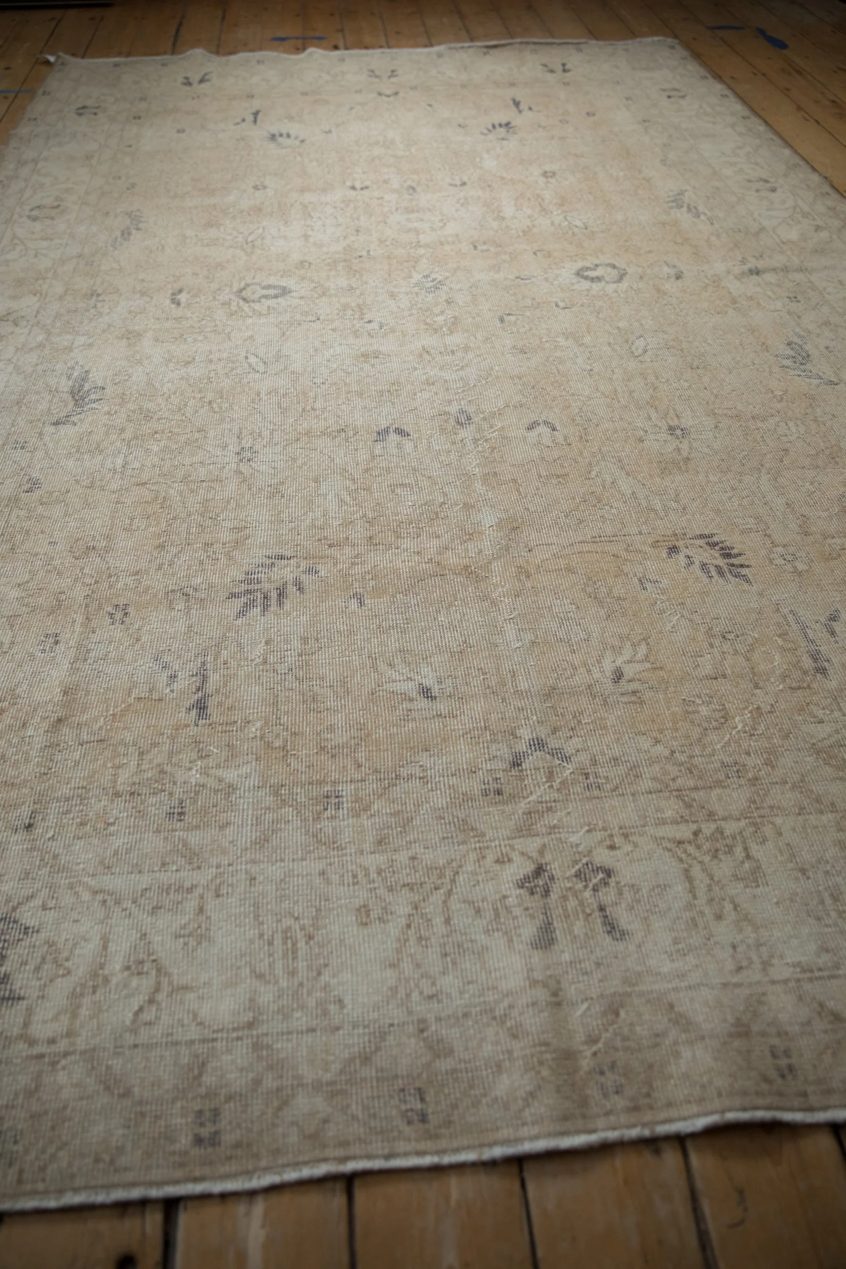 6.5x10.5 Vintage Distressed Sparta Carpet - Image 8