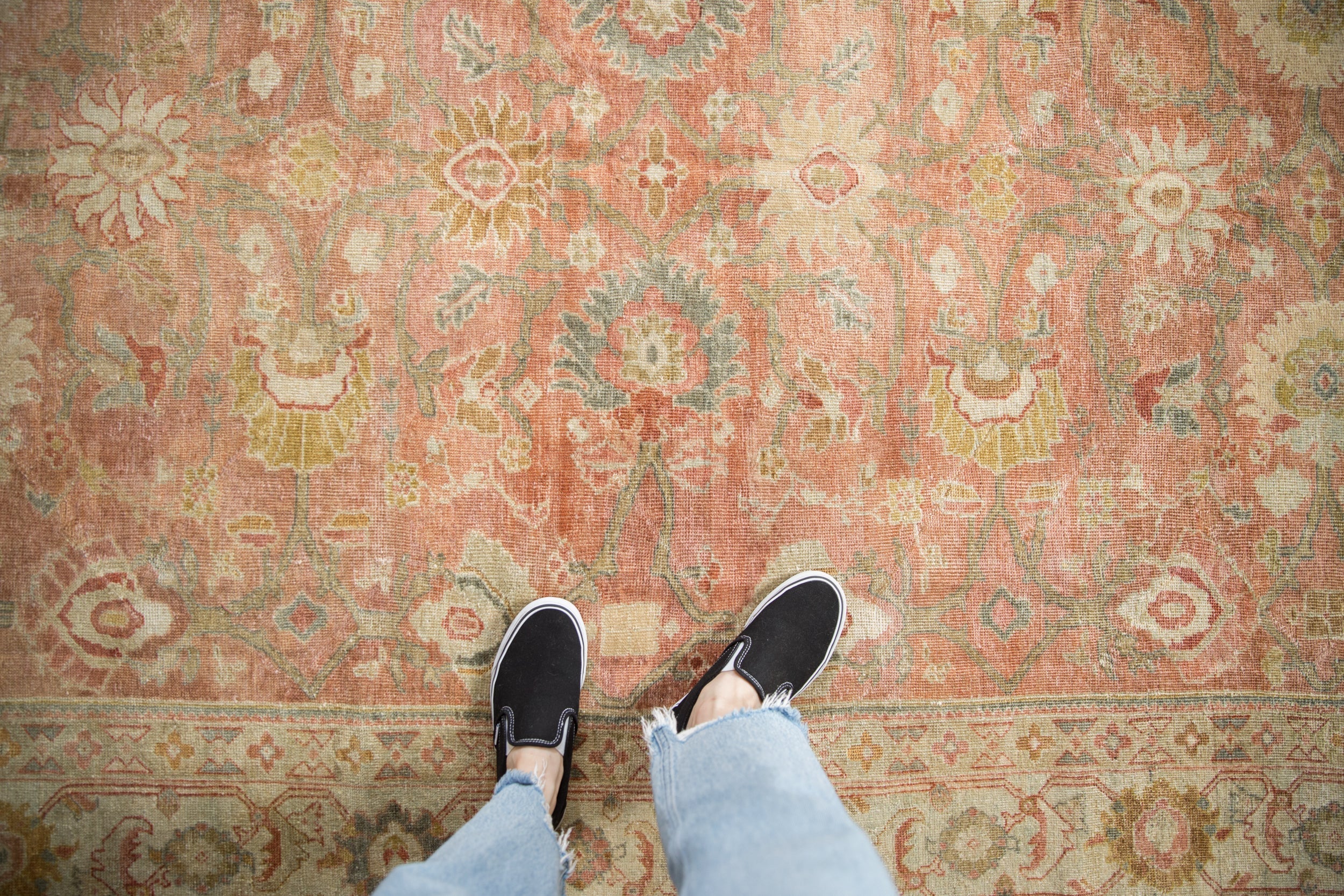 6.5x10 Vintage Distressed Mahal Carpet - Image 2