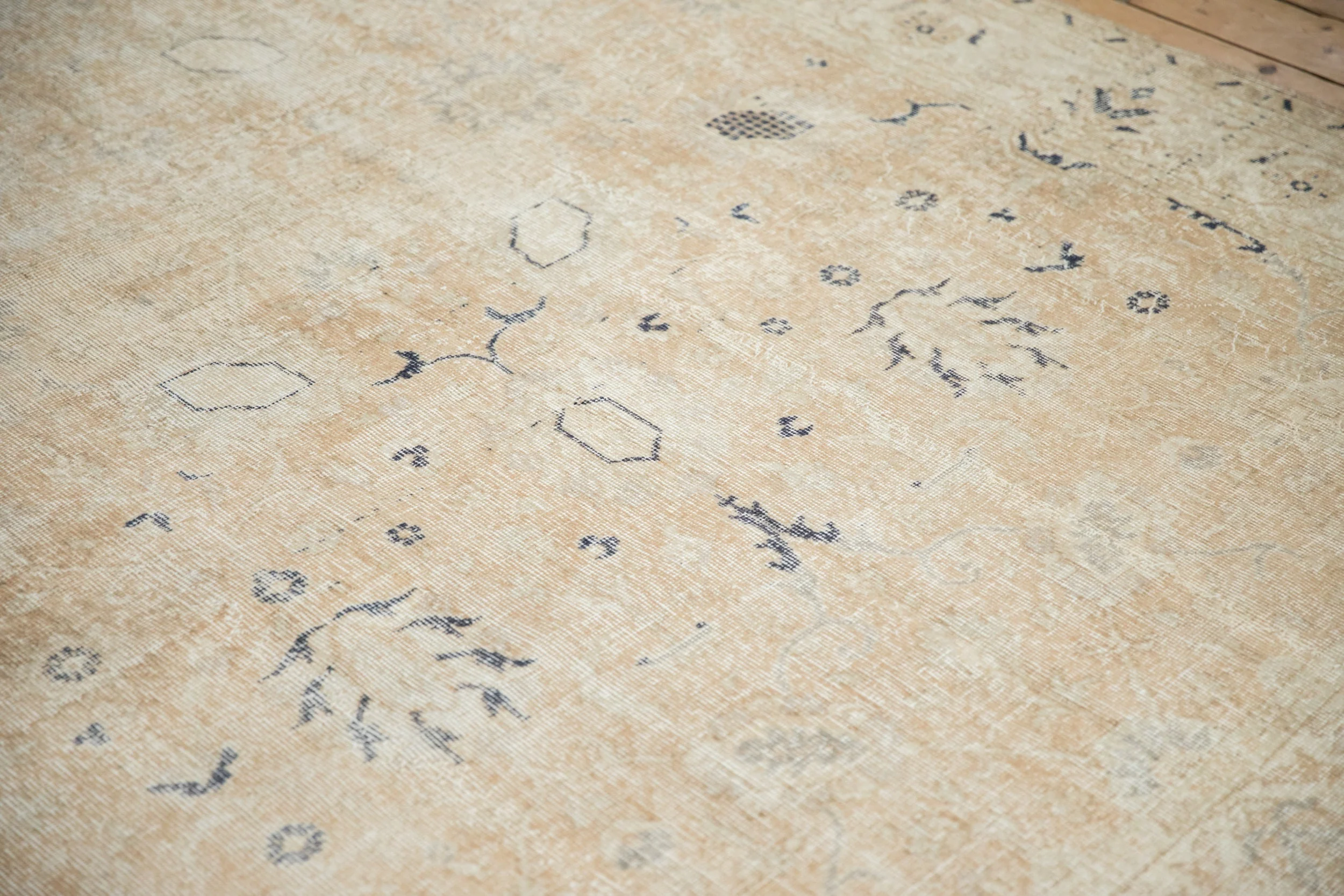 6.5x10 Vintage Distressed Sparta Carpet - Image 5