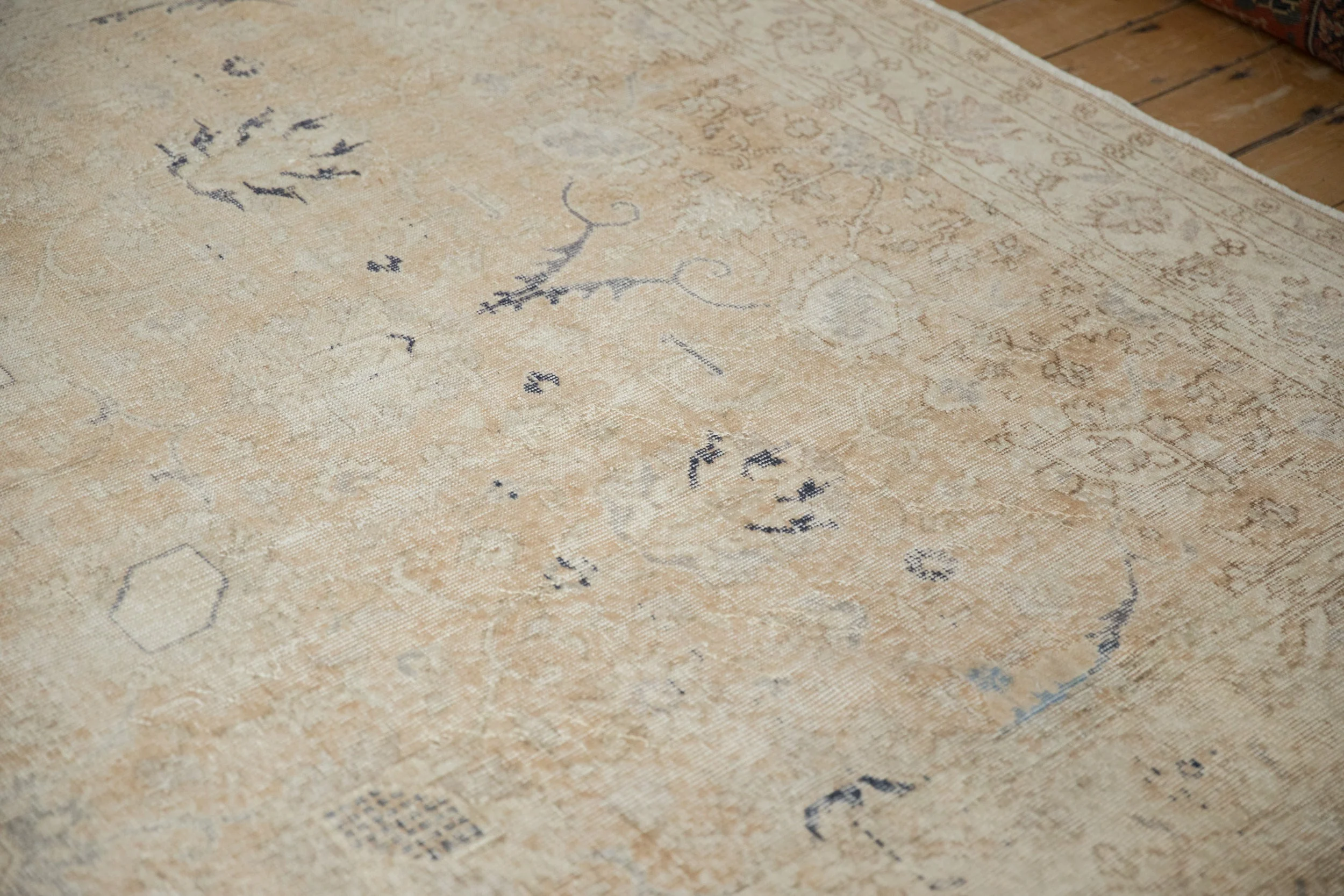 6.5x10 Vintage Distressed Sparta Carpet - Image 7