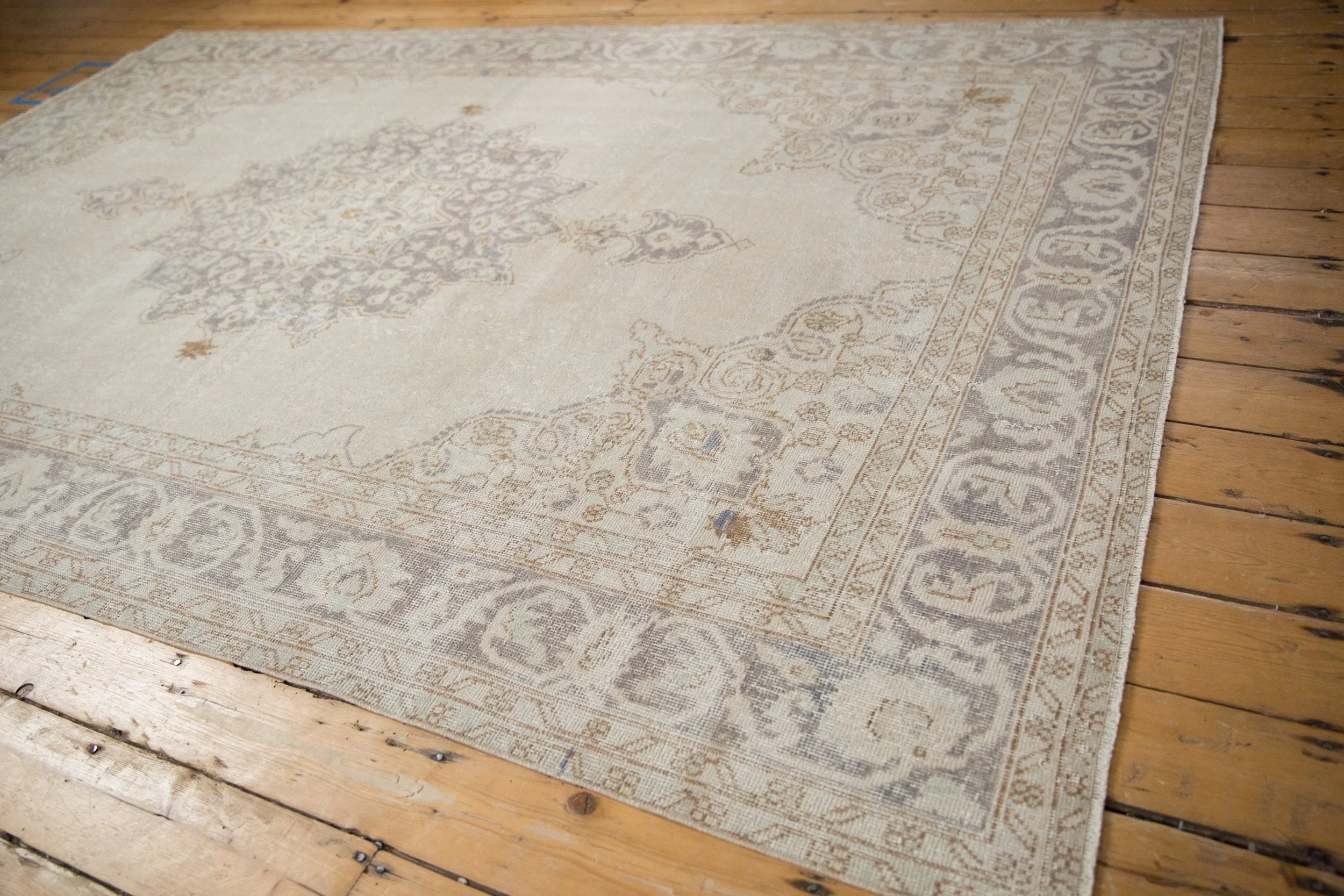 6.5x10 Vintage Distressed Sparta Carpet - Image 3