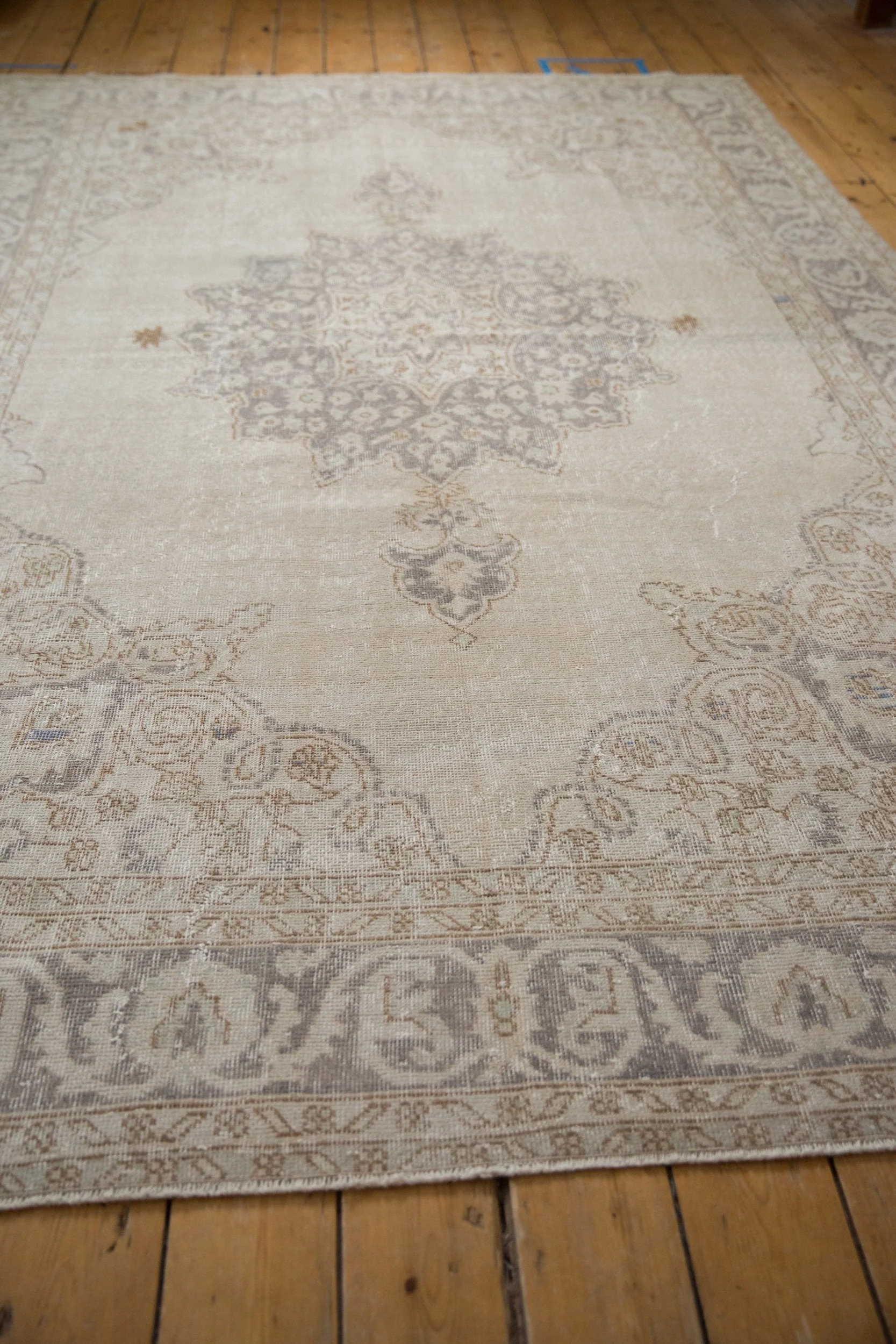 6.5x10 Vintage Distressed Sparta Carpet - Image 5