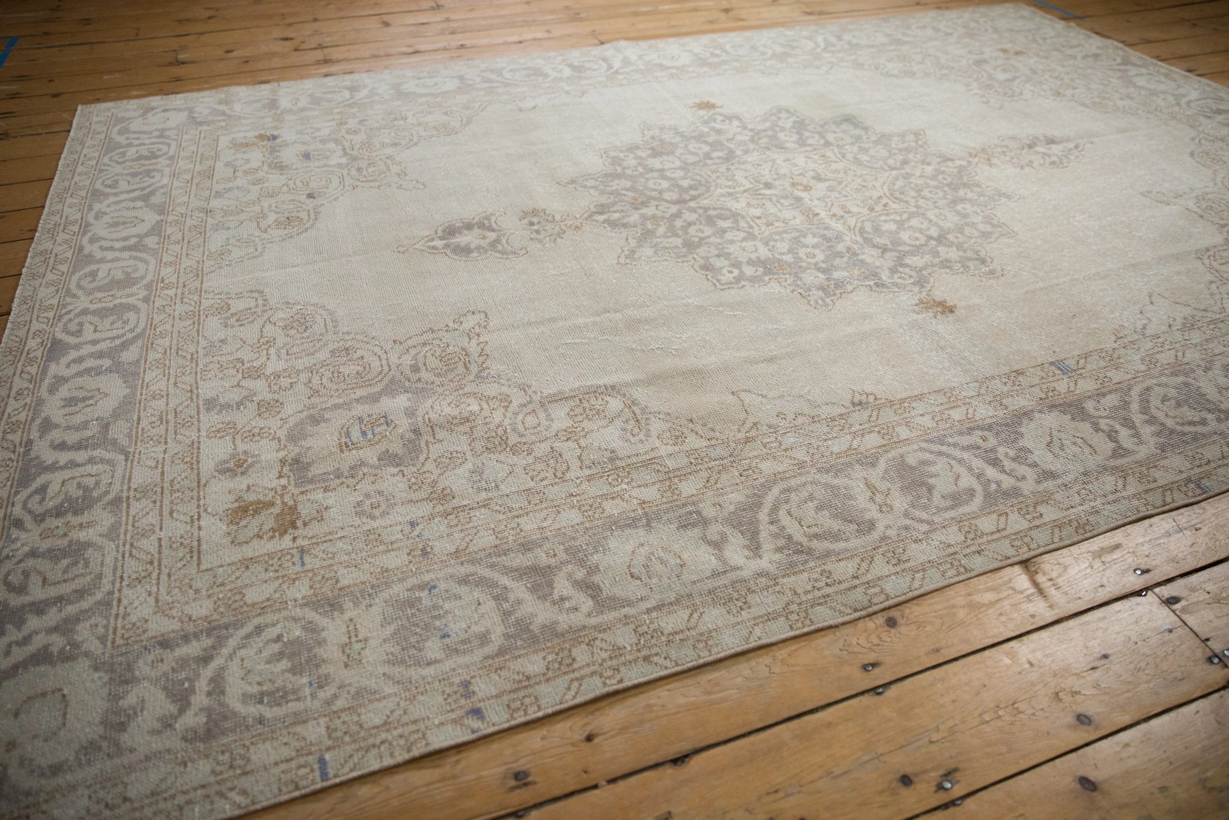 6.5x10 Vintage Distressed Sparta Carpet - Image 6