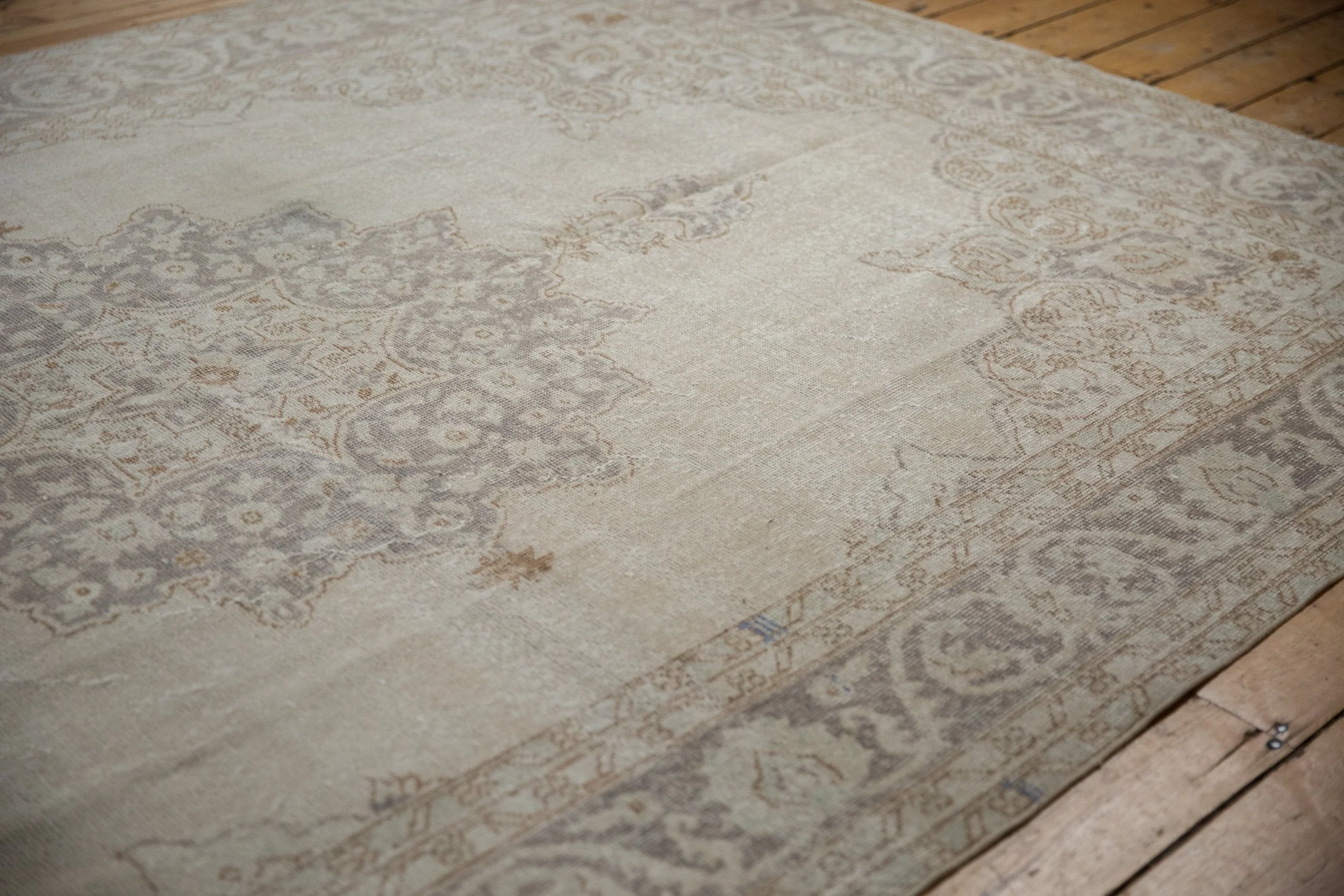 6.5x10 Vintage Distressed Sparta Carpet - Image 7