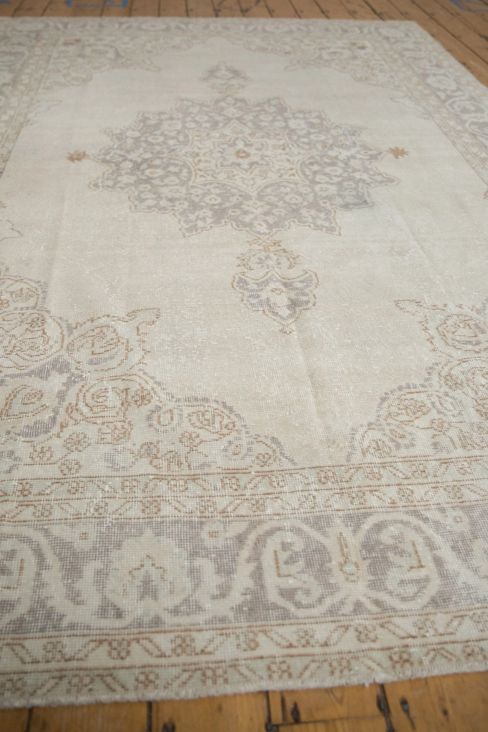 6.5x10 Vintage Distressed Sparta Carpet - Image 8