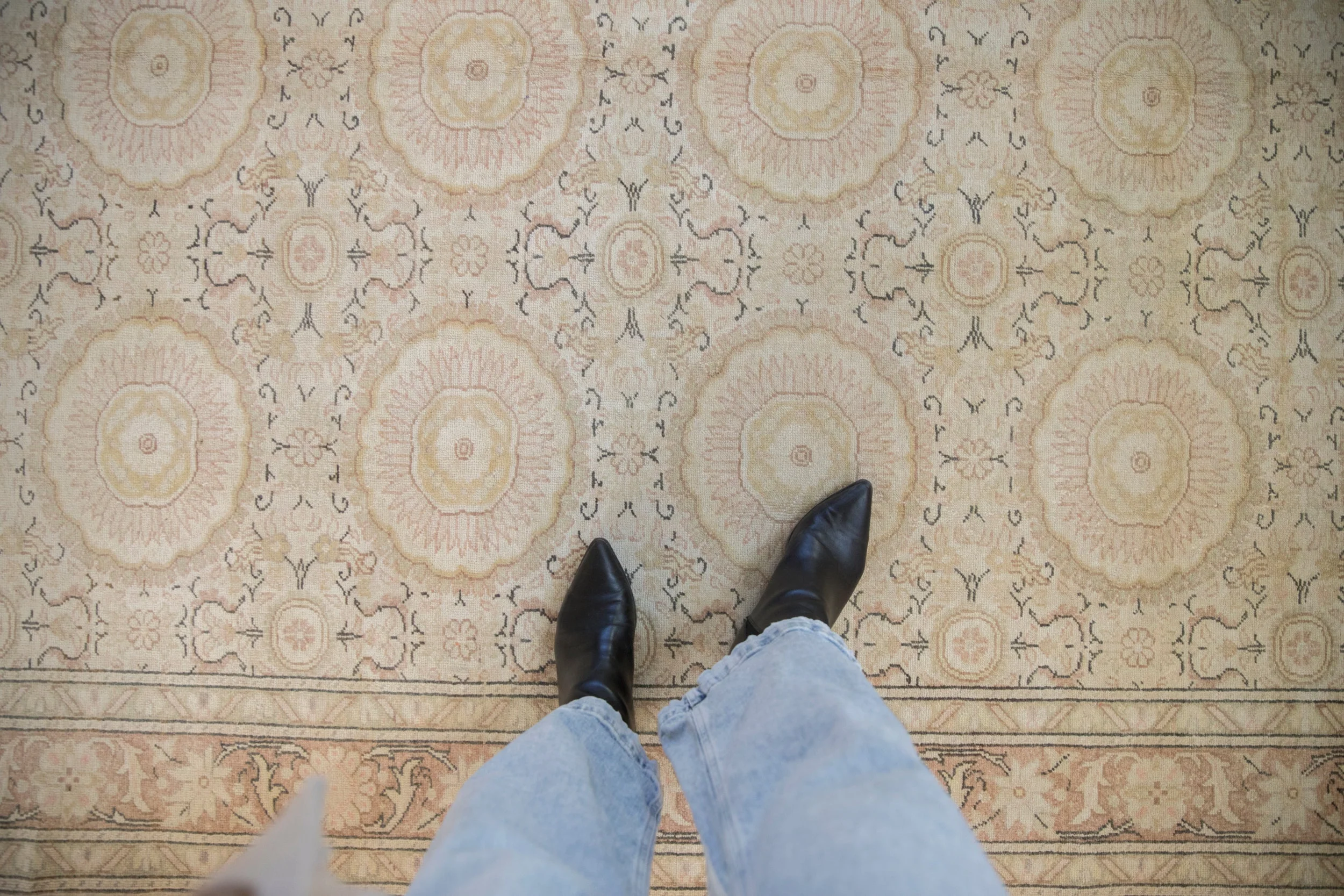 6.5x9.5 Vintage Distressed Kaisary Carpet - Image 2