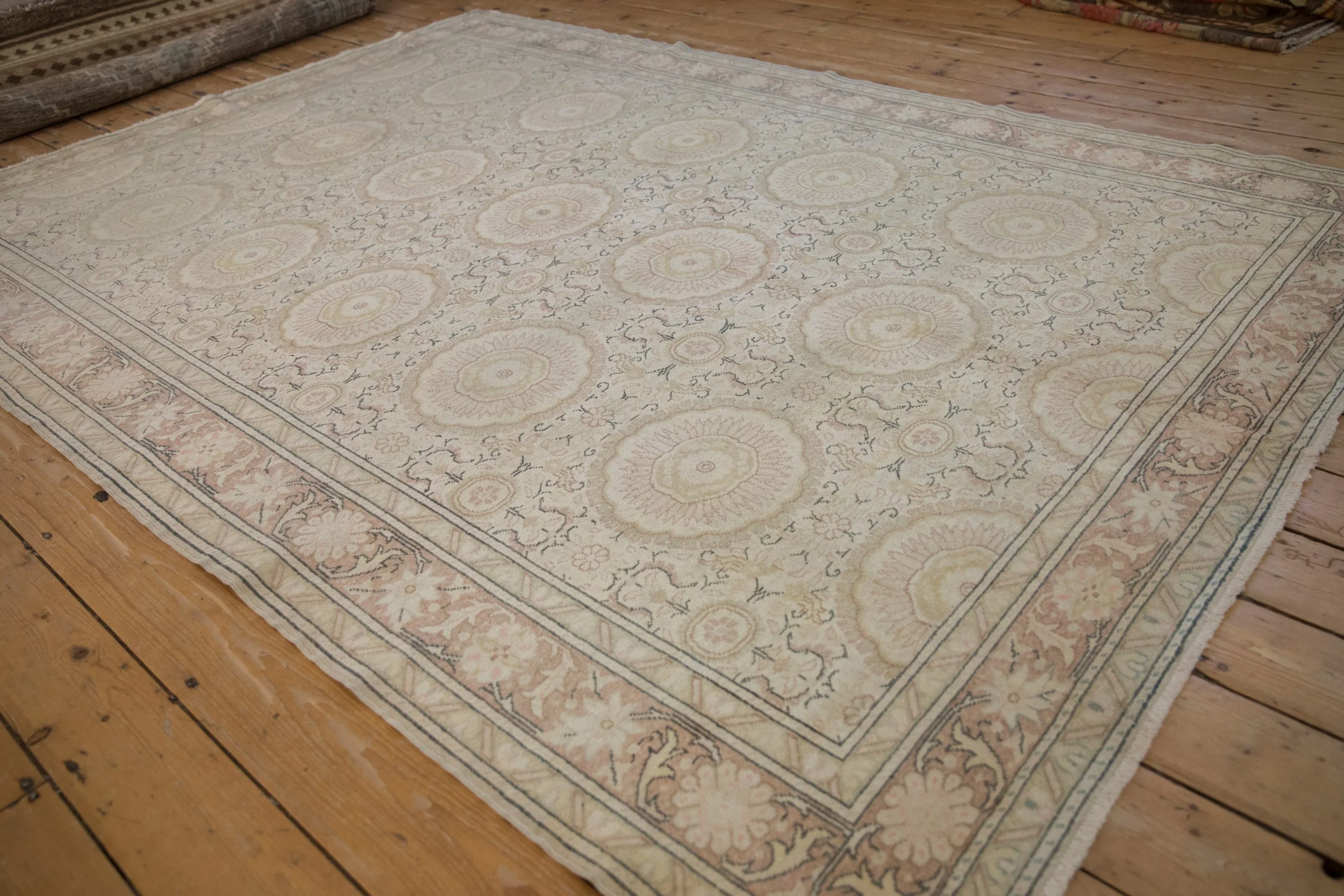 6.5x9.5 Vintage Distressed Kaisary Carpet - Image 4