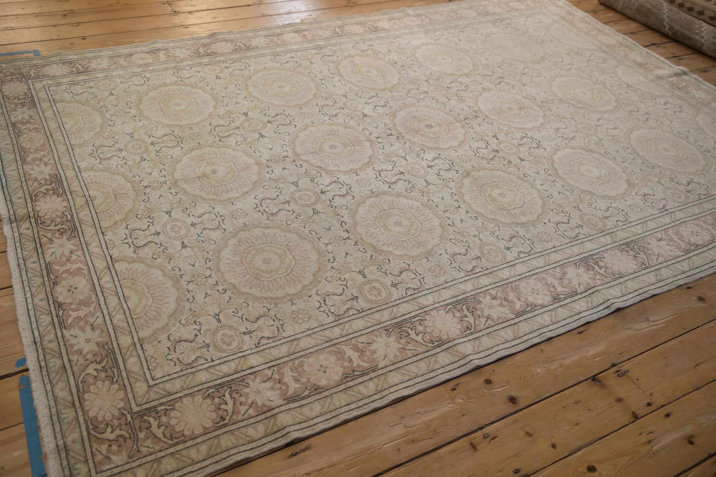 6.5x9.5 Vintage Distressed Kaisary Carpet - Image 6
