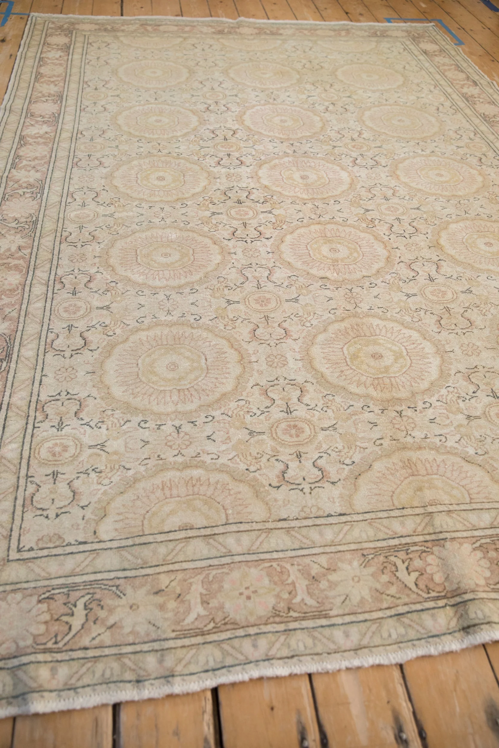 6.5x9.5 Vintage Distressed Kaisary Carpet - Image 7