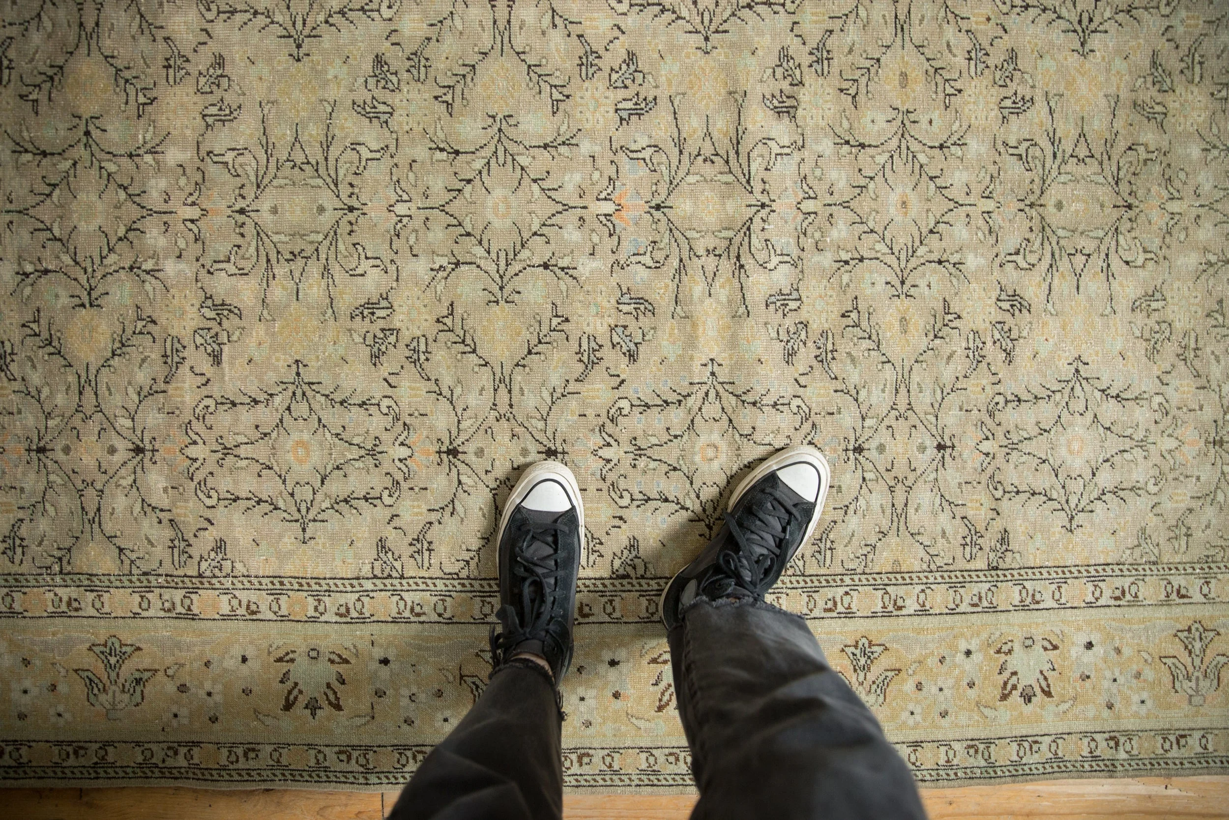 6.5x9.5 Vintage Distressed Sivas Carpet - Image 2
