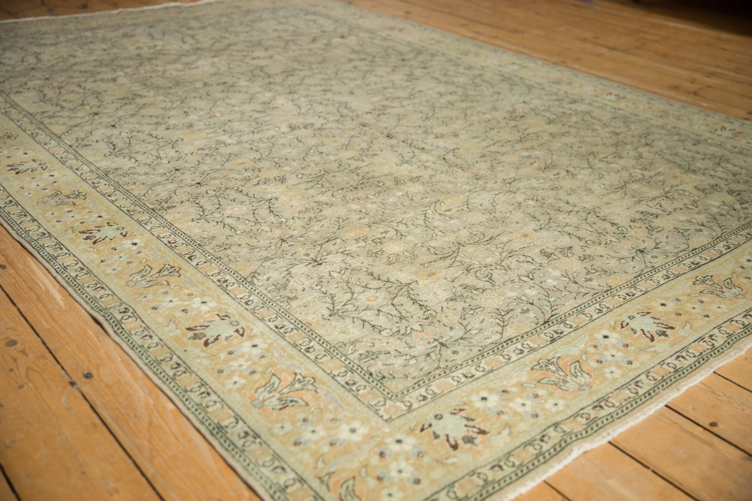 6.5x9.5 Vintage Distressed Sivas Carpet - Image 4