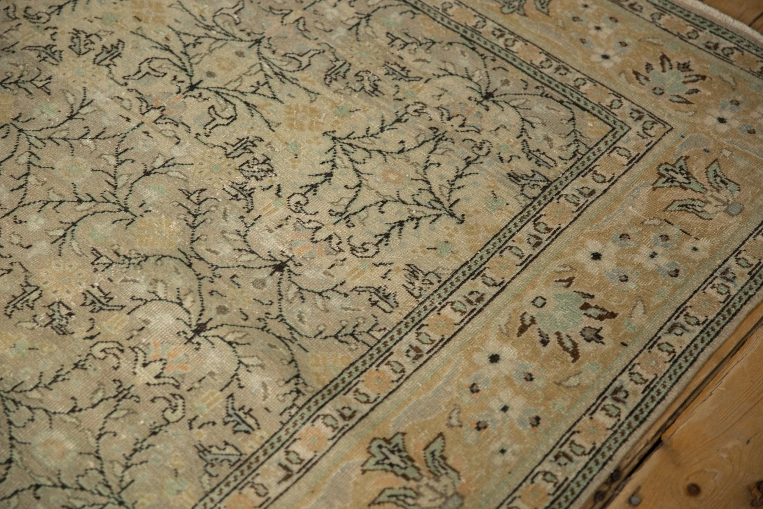 6.5x9.5 Vintage Distressed Sivas Carpet - Image 7