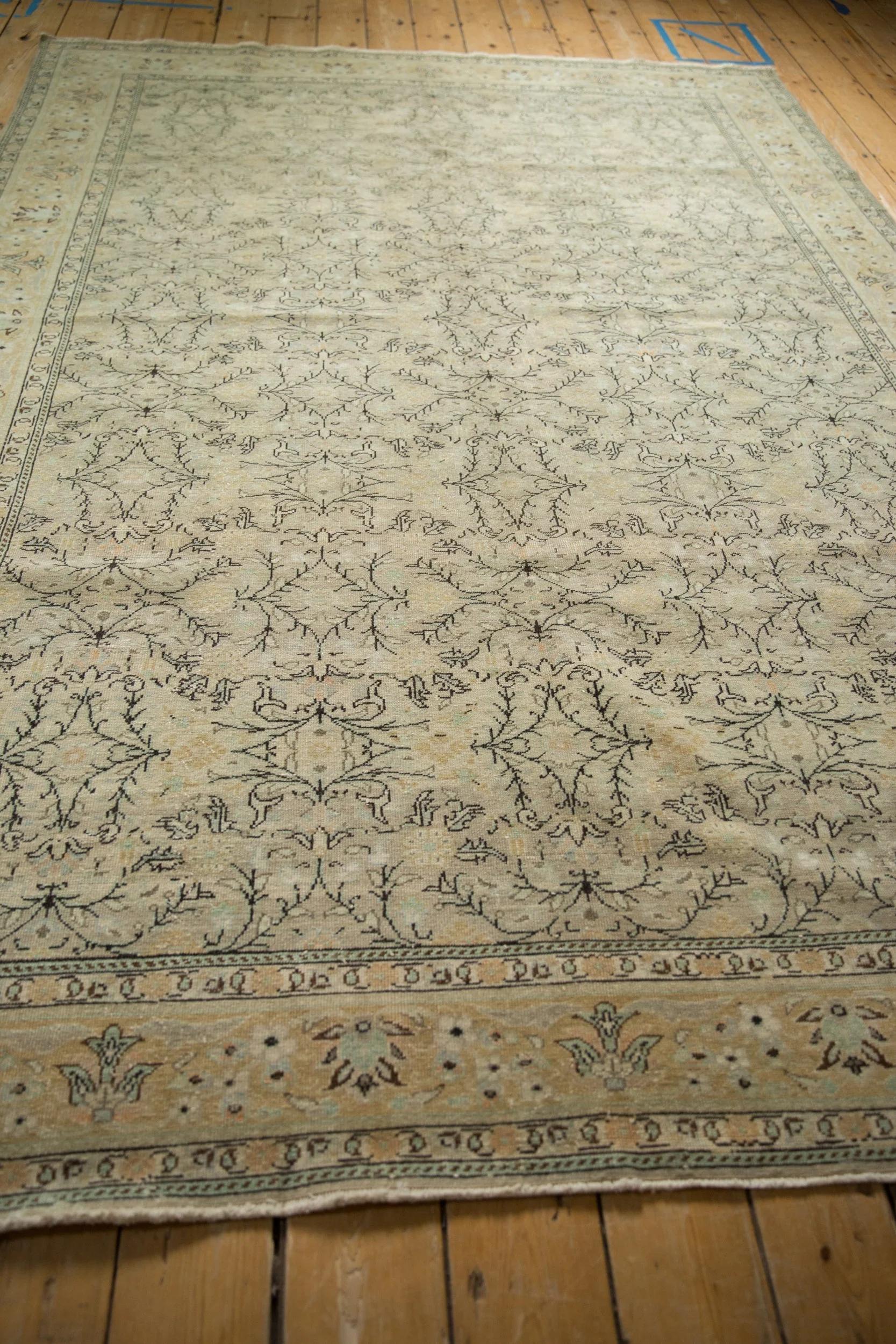 6.5x9.5 Vintage Distressed Sivas Carpet - Image 8