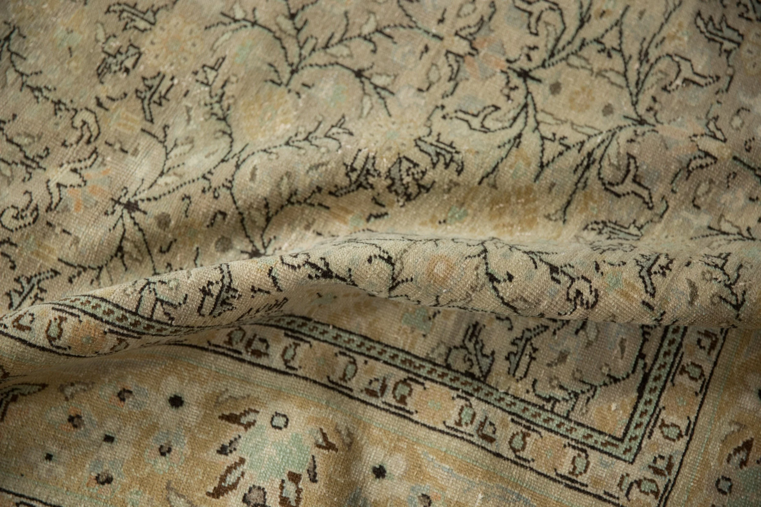 6.5x9.5 Vintage Distressed Sivas Carpet - Image 9