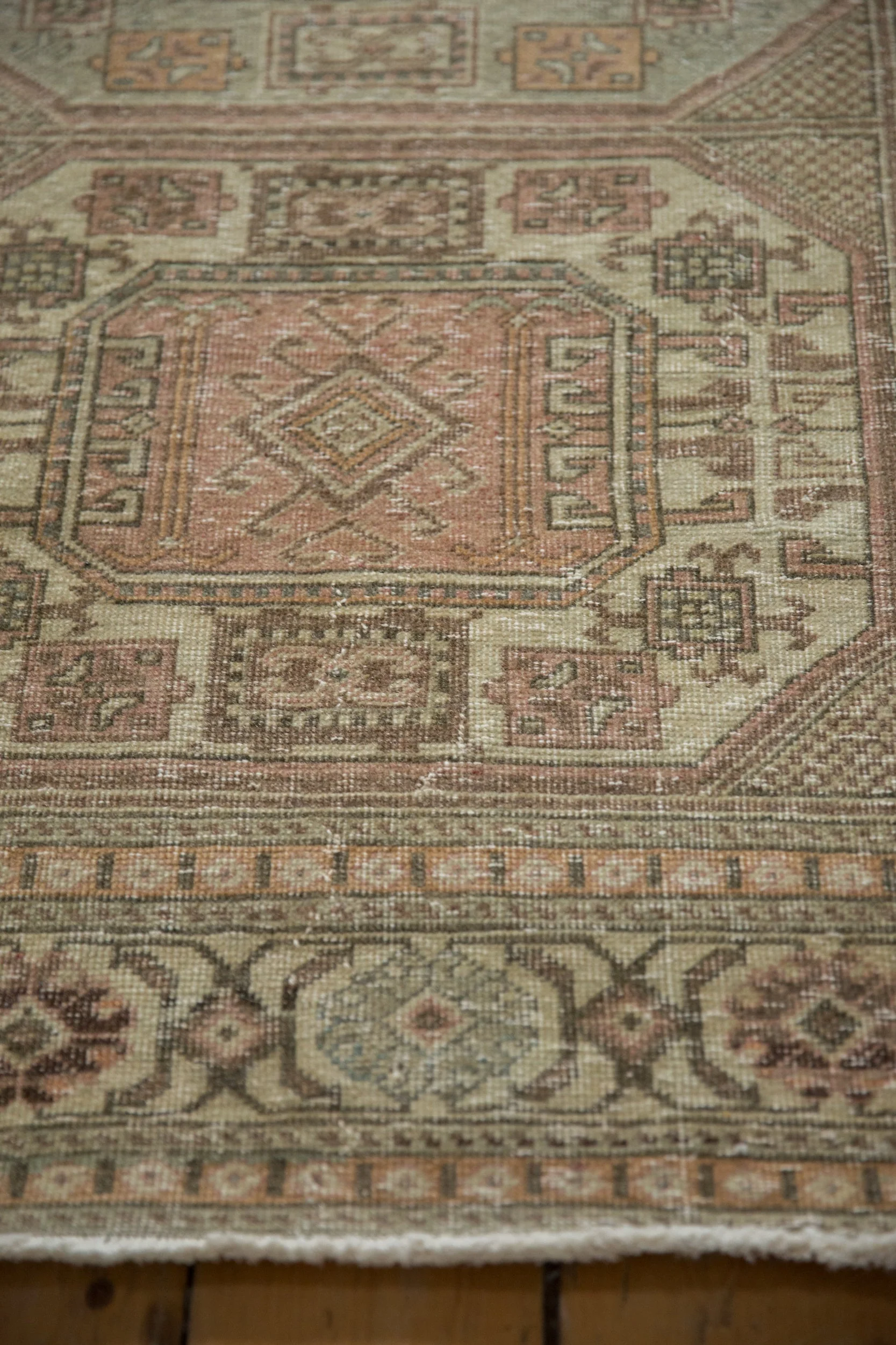 6.5x9.5 Vintage Distressed Sparta Carpet - Image 9