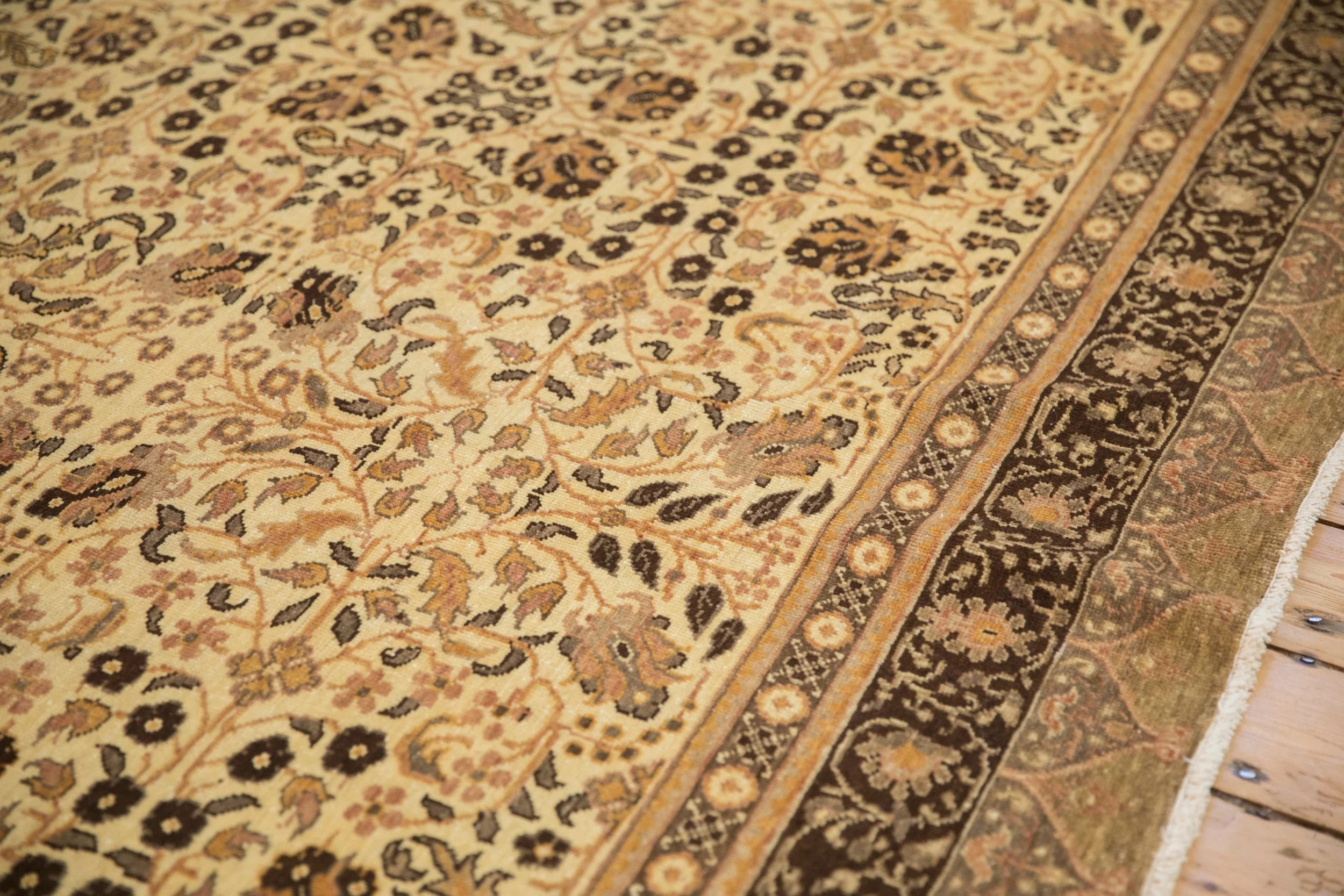 6.5x9.5 Vintage Kaisary Carpet - Image 5