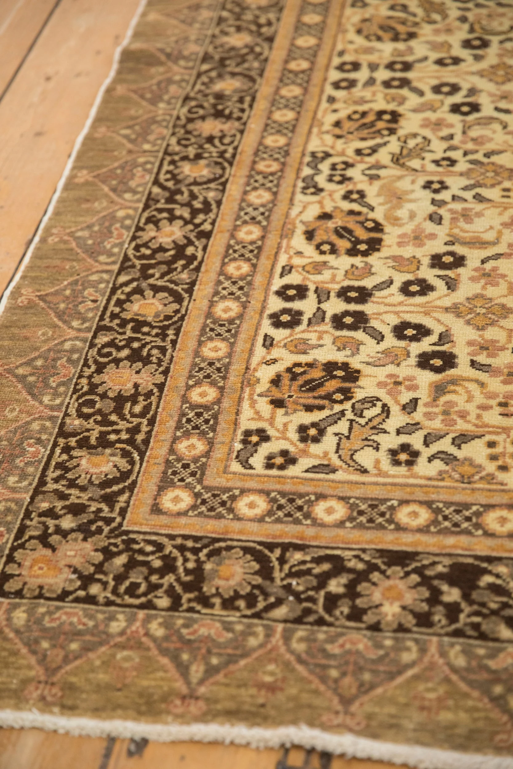 6.5x9.5 Vintage Kaisary Carpet - Image 7