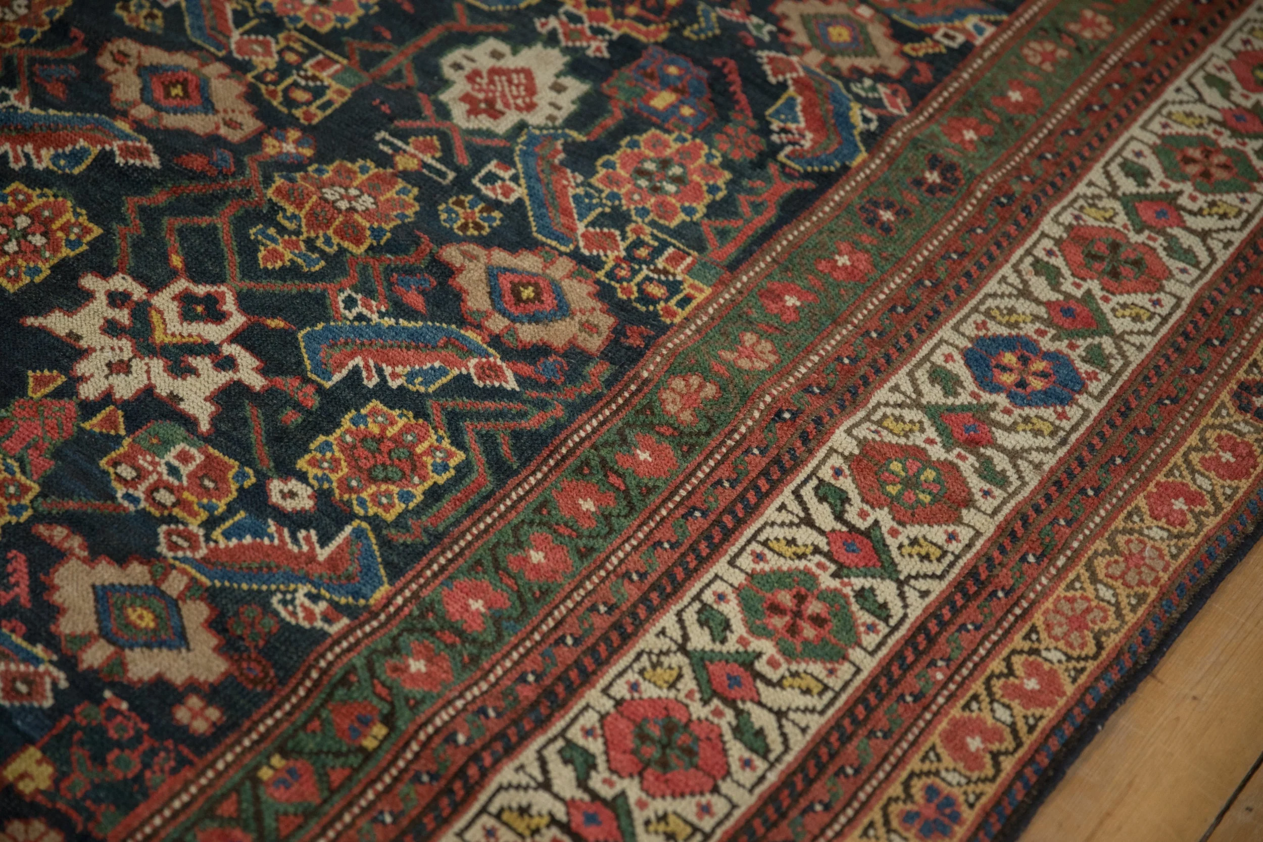 6.5x9 Antique Mahal Carpet - Image 7