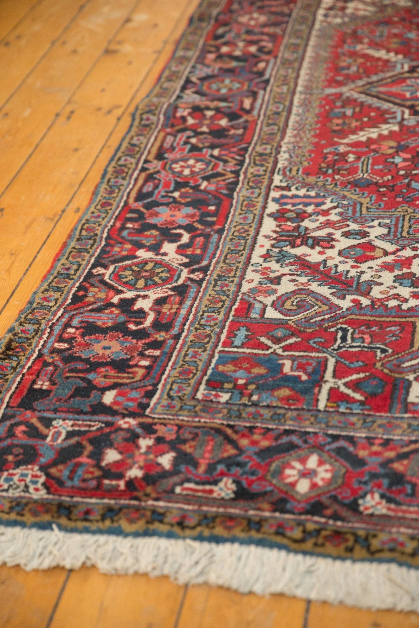 6x8.5 Vintage Heriz Carpet - Image 10