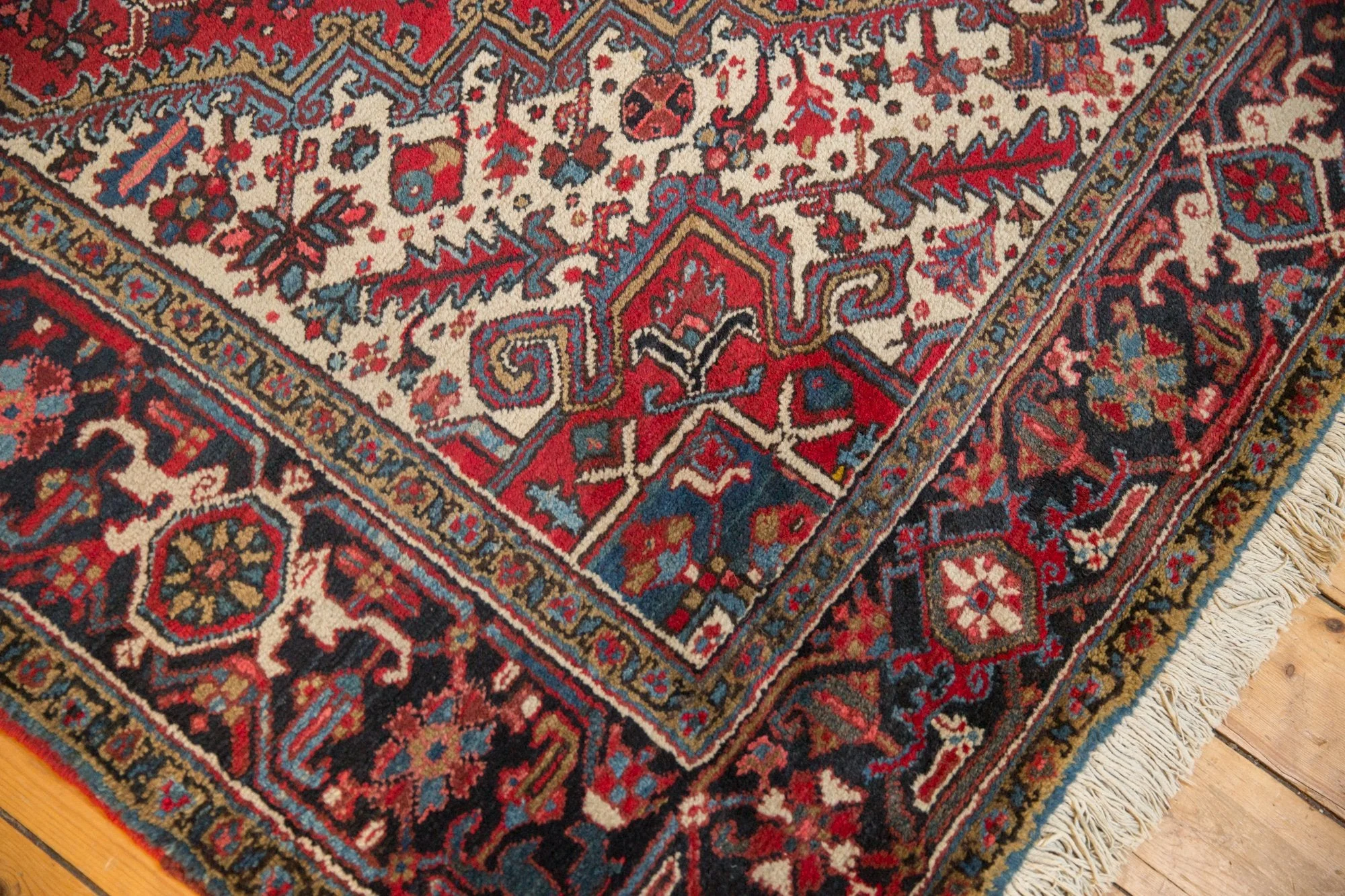 6x8.5 Vintage Heriz Carpet - Image 11