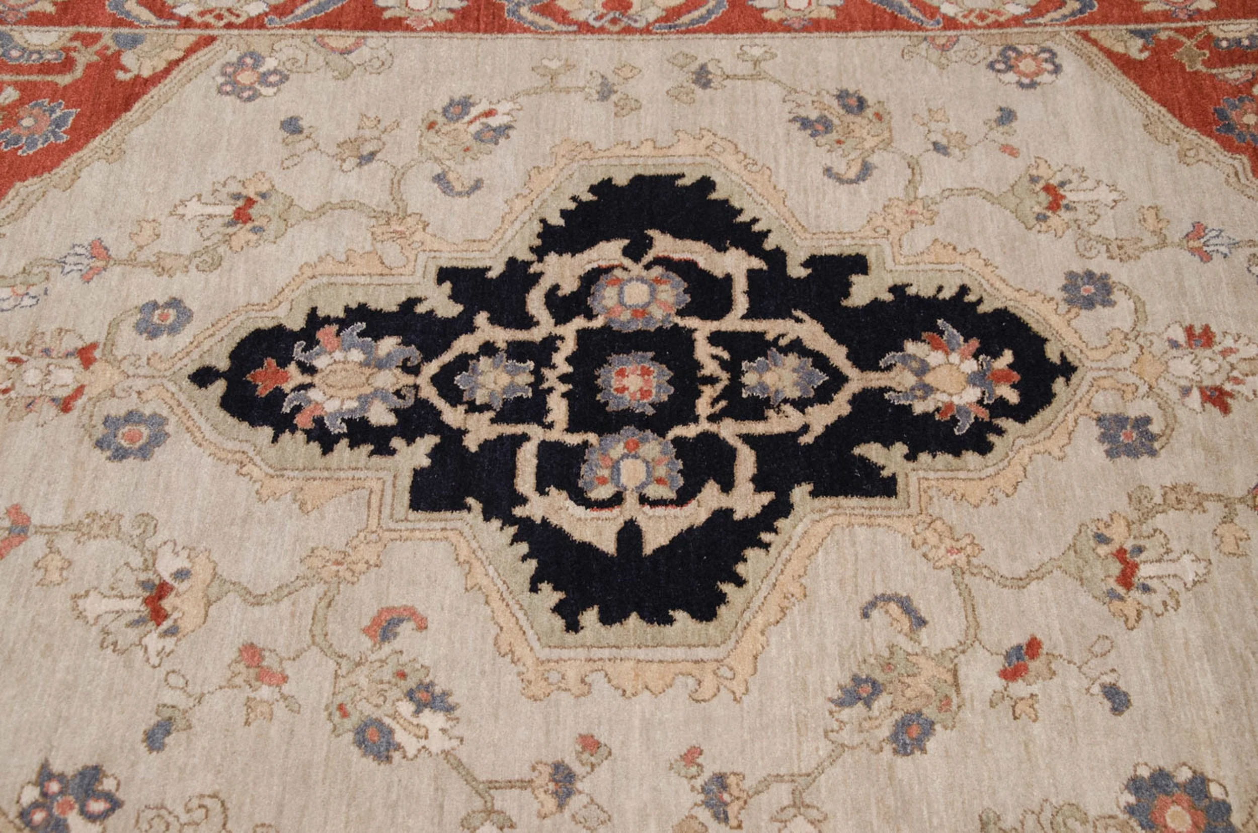 6x9 Vintage Armenian Serapi Design Carpet - Image 10
