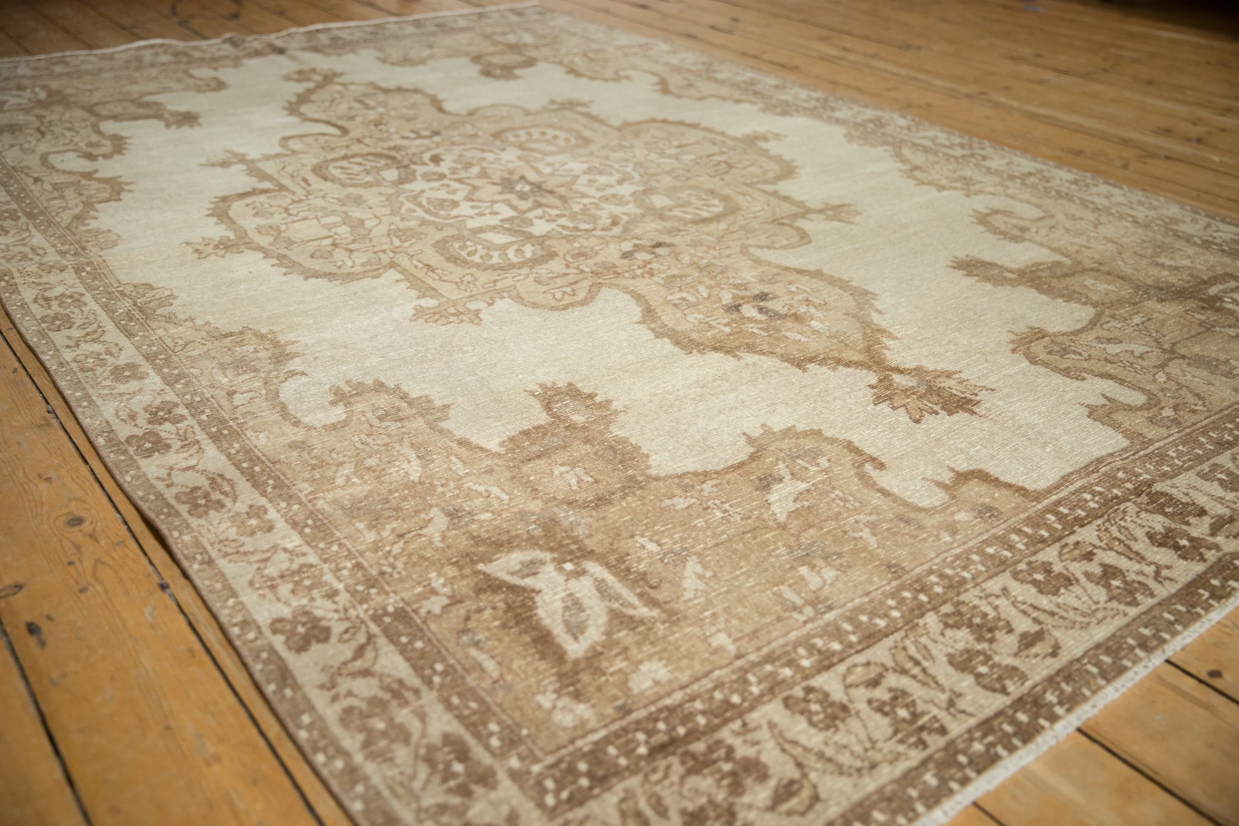 6x9 Vintage Distressed Kars Carpet - Image 4