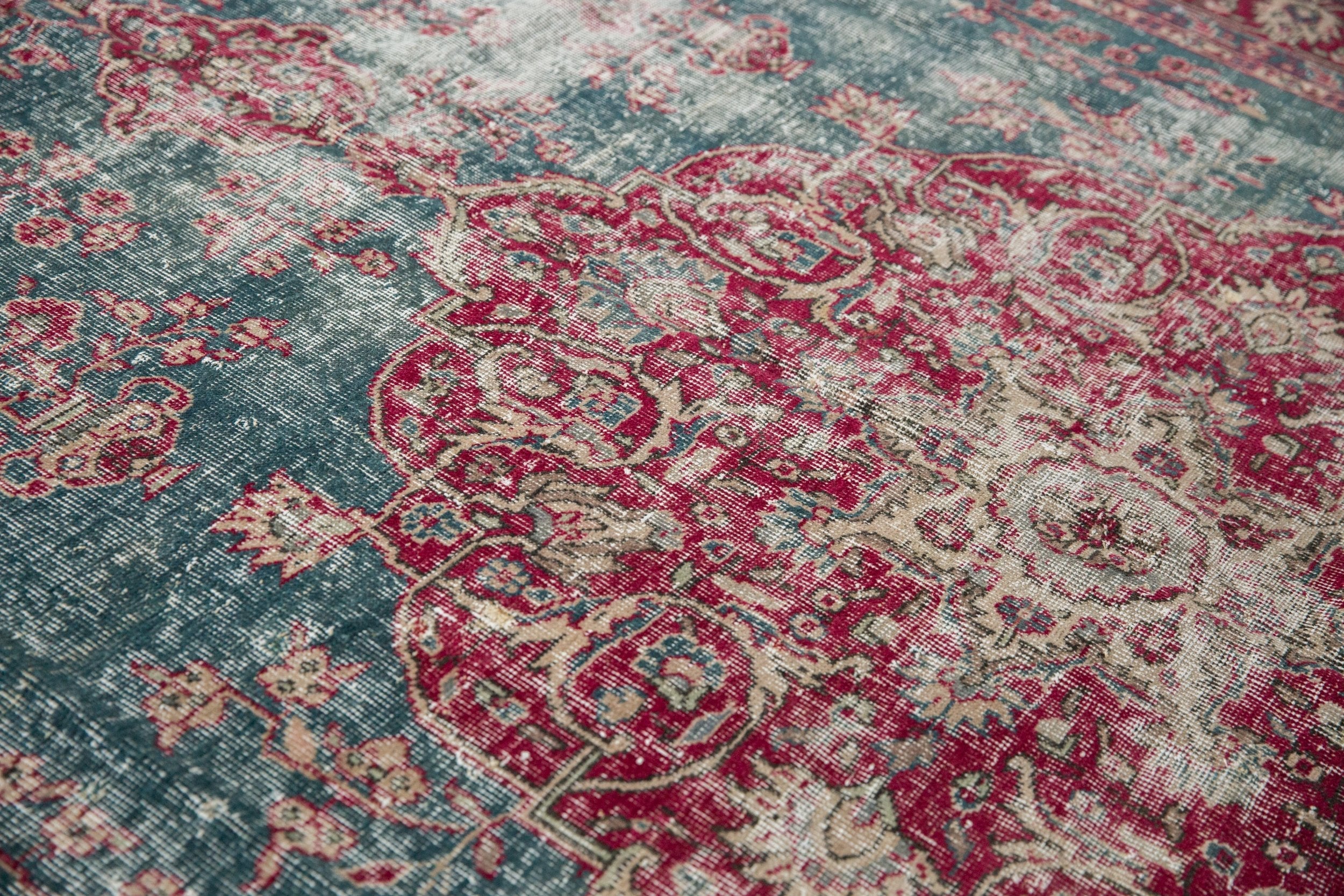 7.5x10.5 Vintage Distressed Sivas Carpet - Image 10
