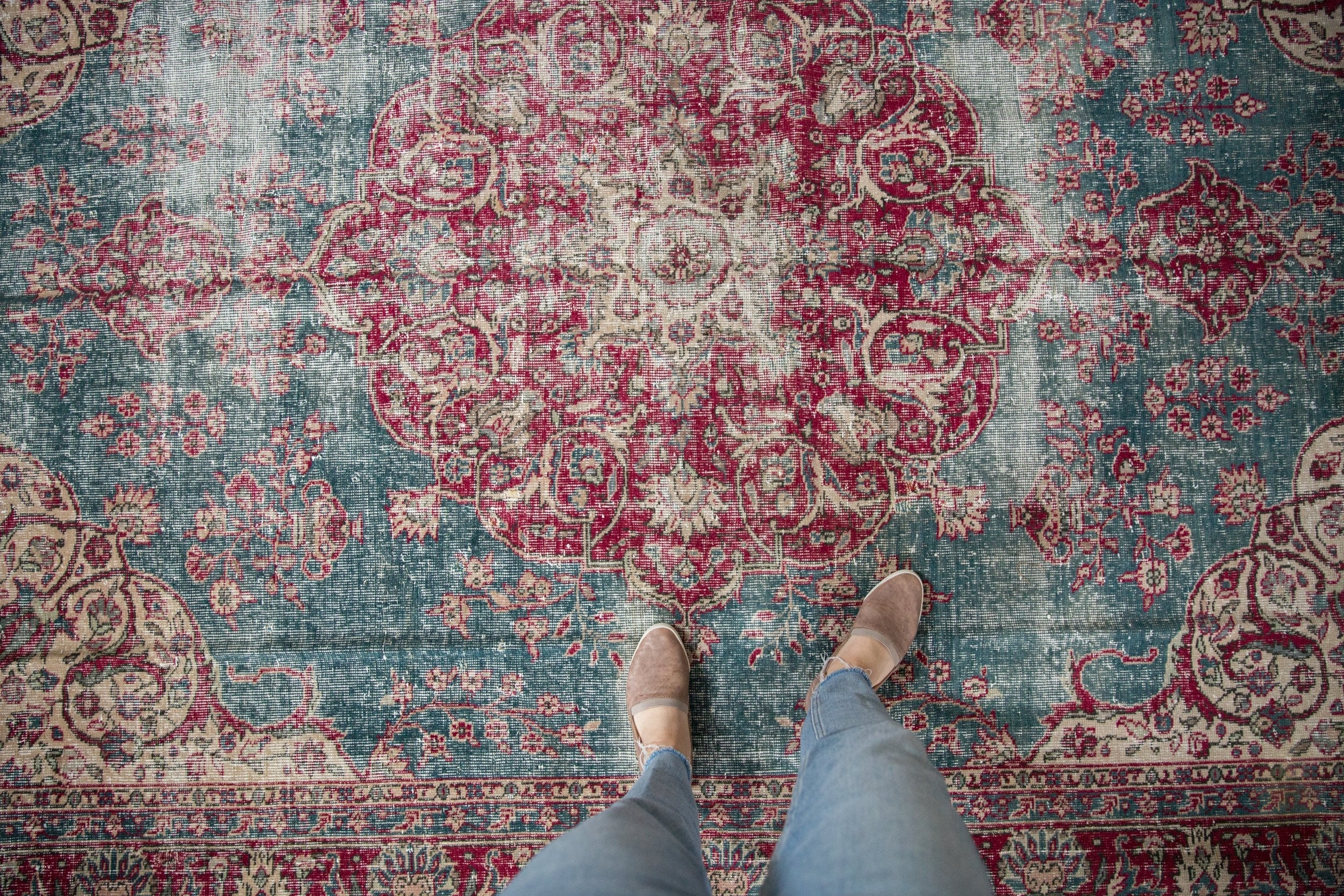 7.5x10.5 Vintage Distressed Sivas Carpet - Image 2