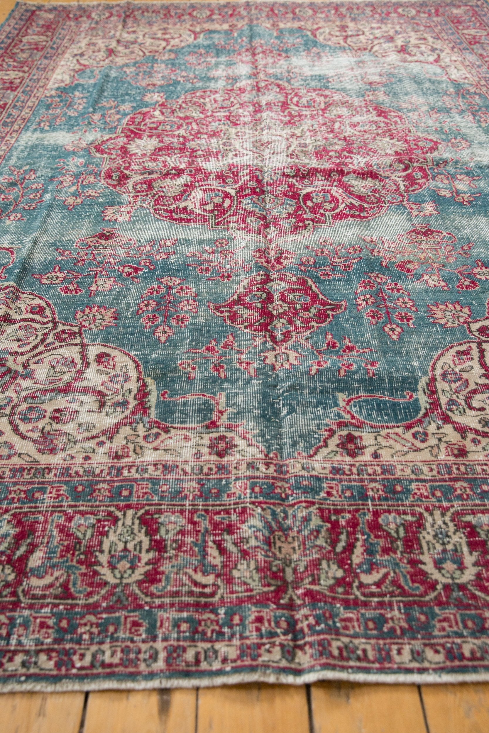7.5x10.5 Vintage Distressed Sivas Carpet - Image 4