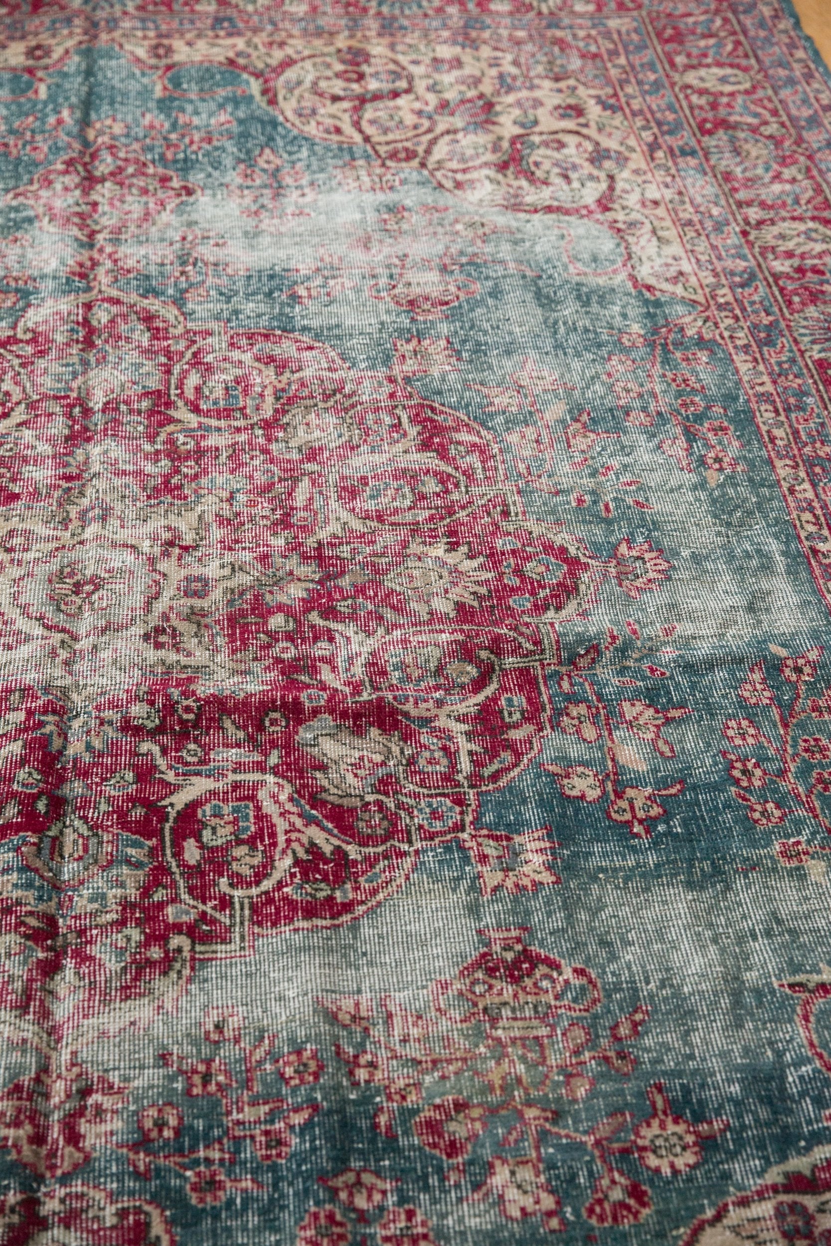 7.5x10.5 Vintage Distressed Sivas Carpet - Image 5