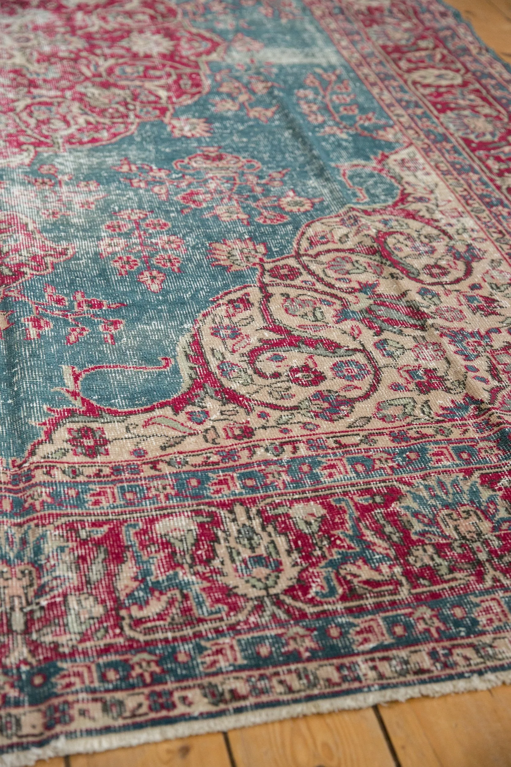 7.5x10.5 Vintage Distressed Sivas Carpet - Image 8