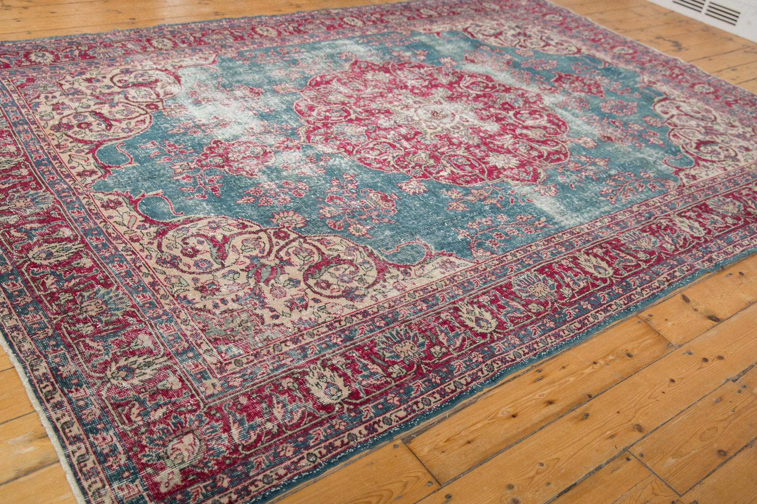 7.5x10.5 Vintage Distressed Sivas Carpet - Image 9