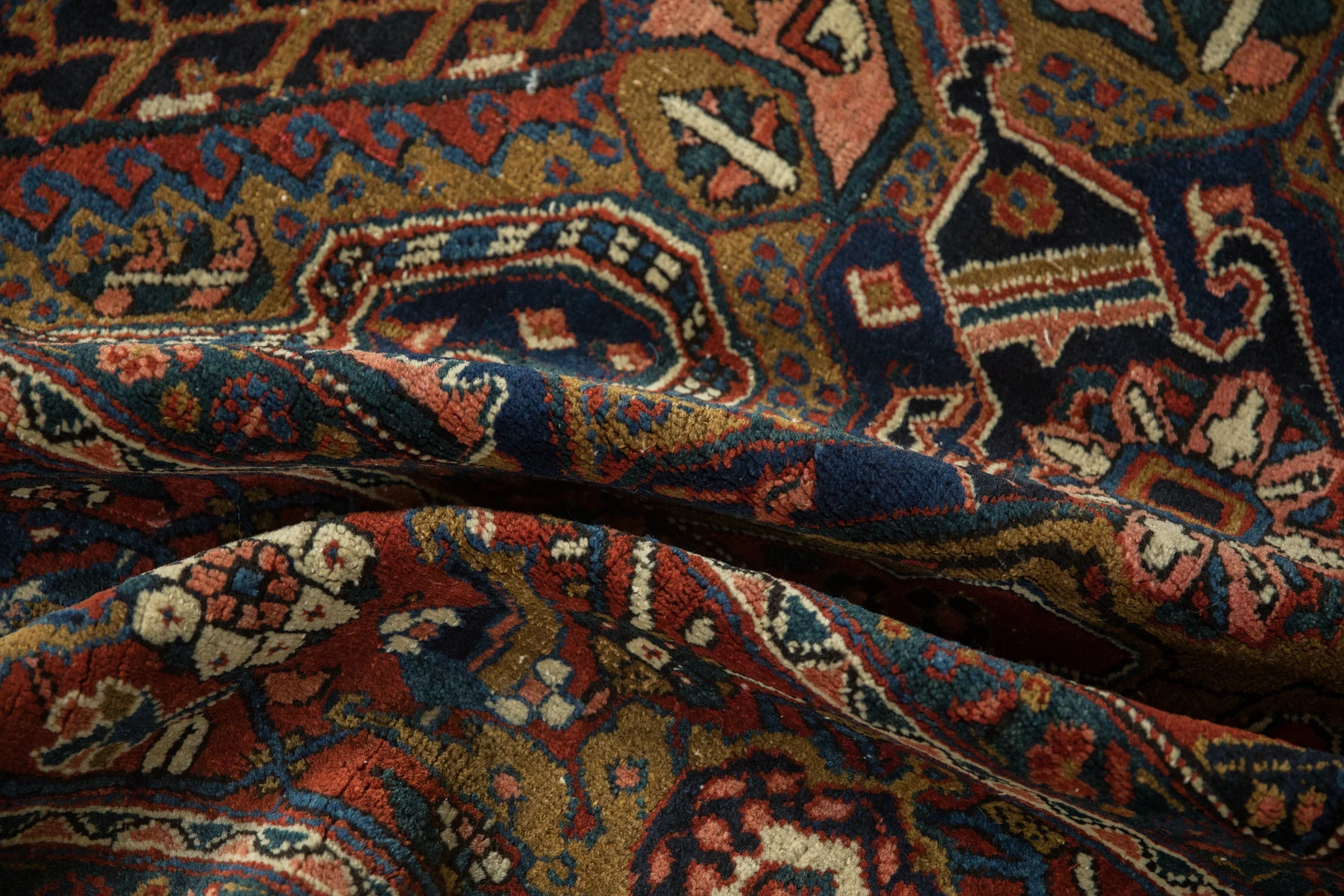 7.5x10.5 Vintage Heriz Carpet - Image 10
