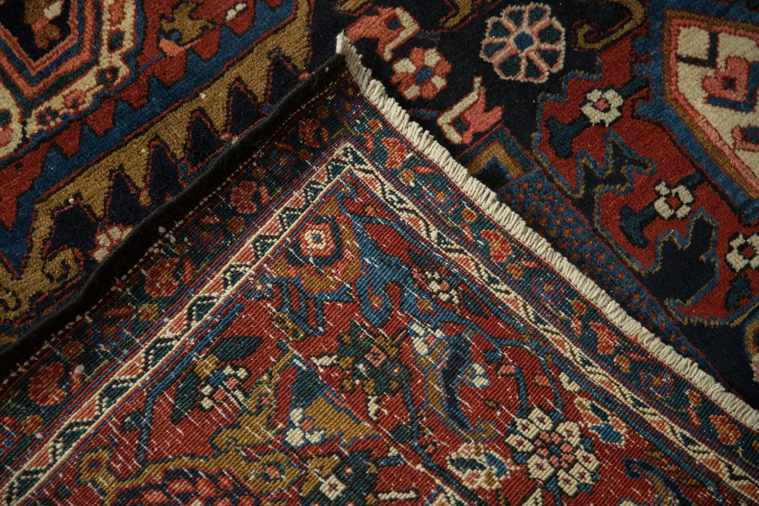 7.5x10.5 Vintage Heriz Carpet - Image 11