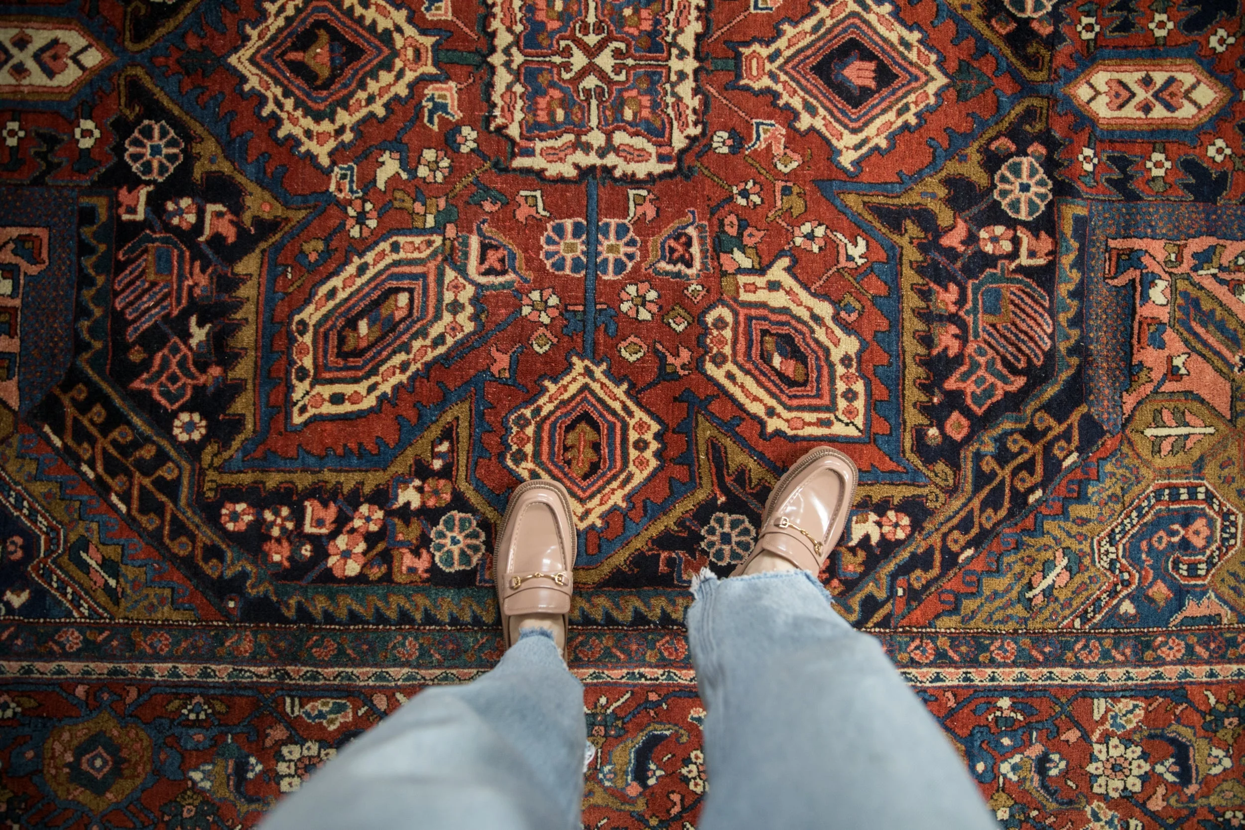 7.5x10.5 Vintage Heriz Carpet - Image 2