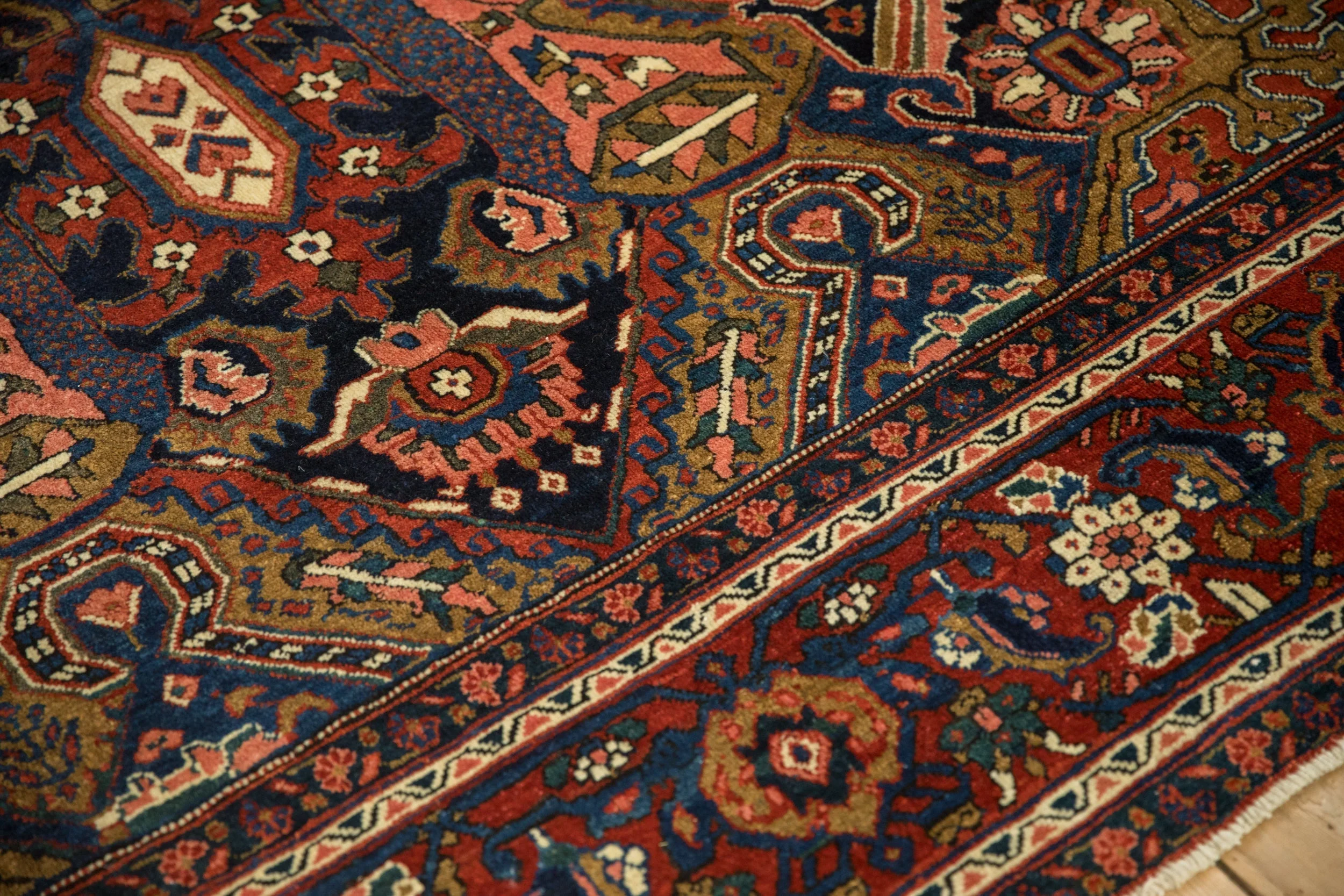 7.5x10.5 Vintage Heriz Carpet - Image 5