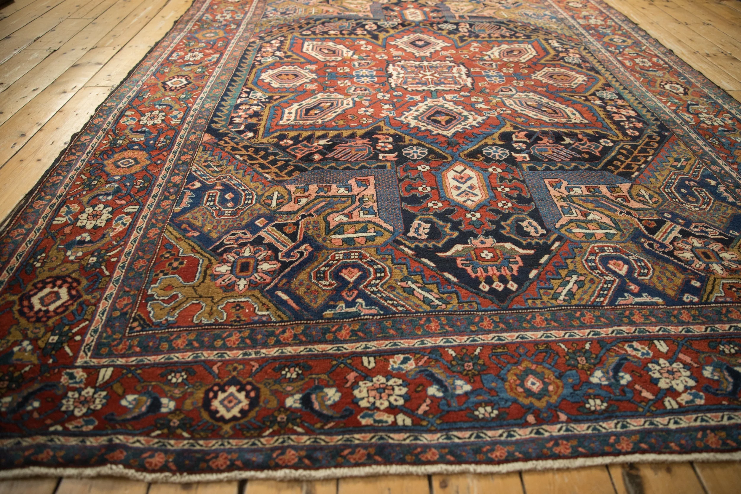 7.5x10.5 Vintage Heriz Carpet - Image 8