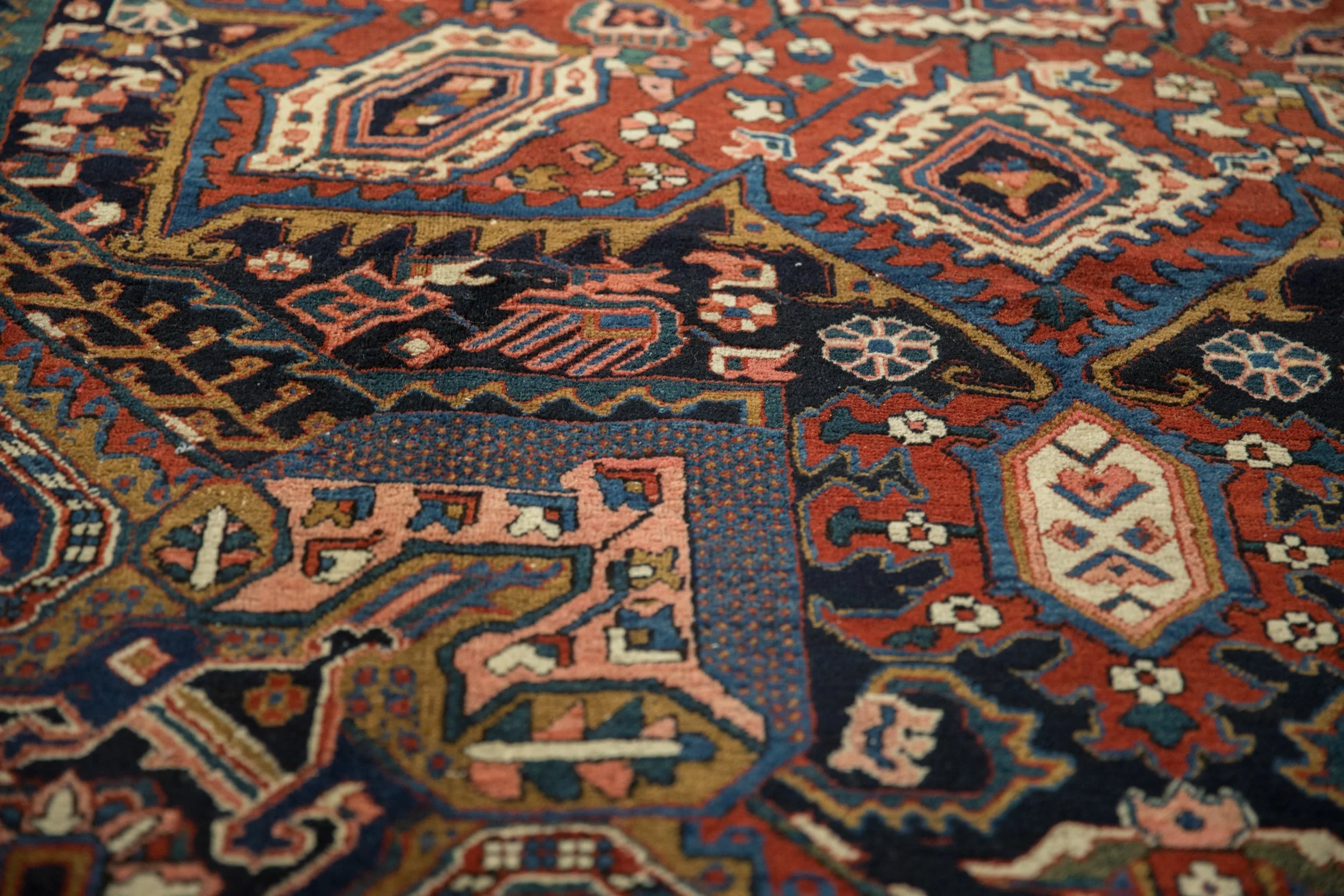 7.5x10.5 Vintage Heriz Carpet - Image 9
