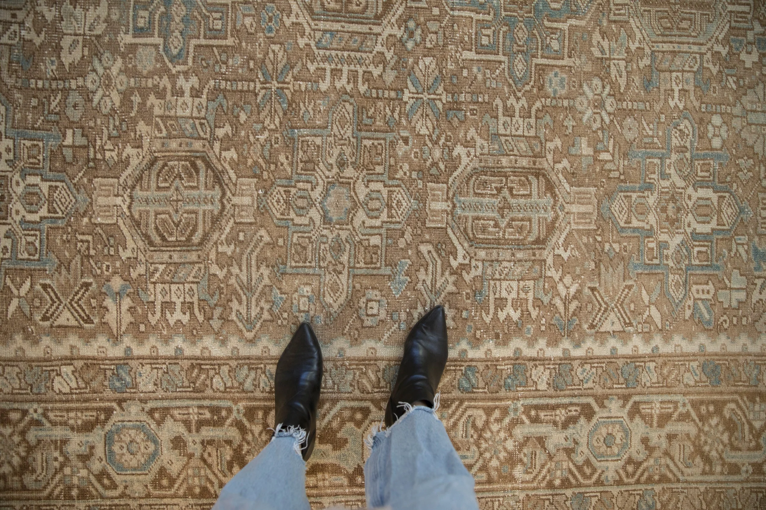 7.5x10 Vintage Distressed Heriz Carpet - Image 2